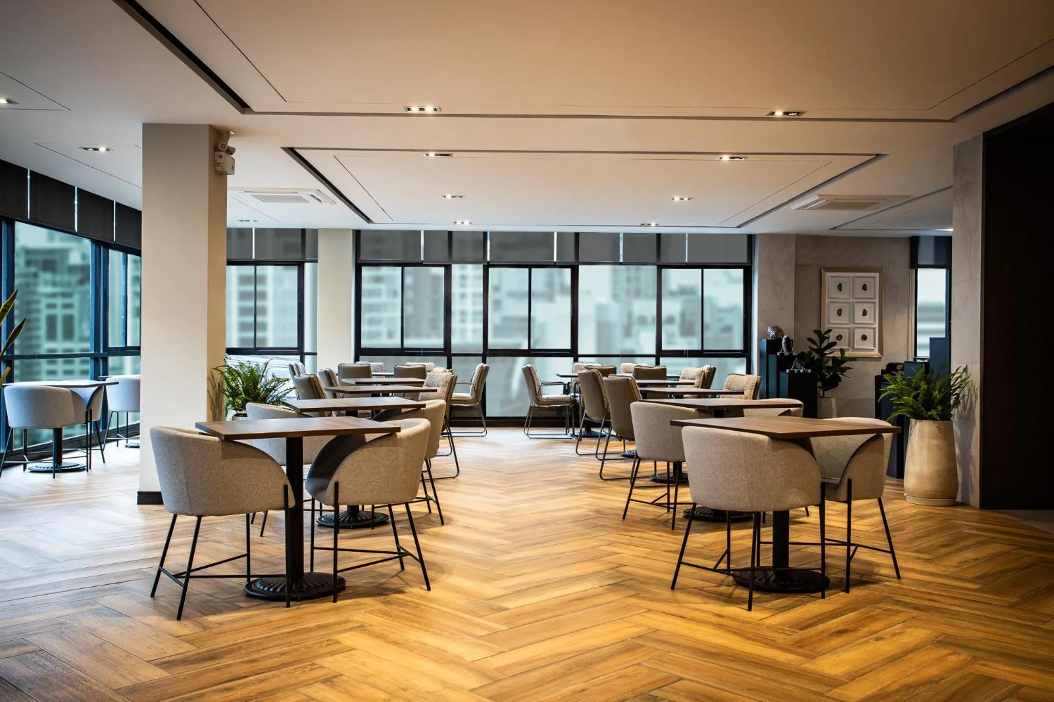 Restaurant/places to eat in SAM E Hotel Bangkok Sathorn