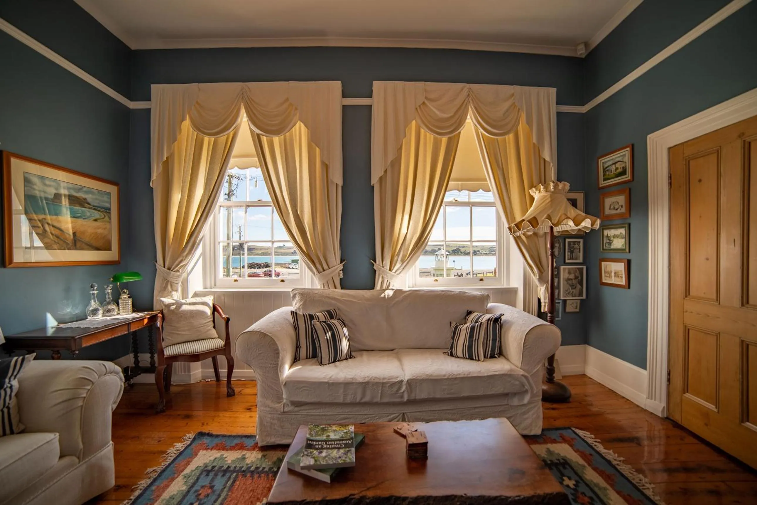 Communal lounge/ TV room in Poet's Cottage Stanley