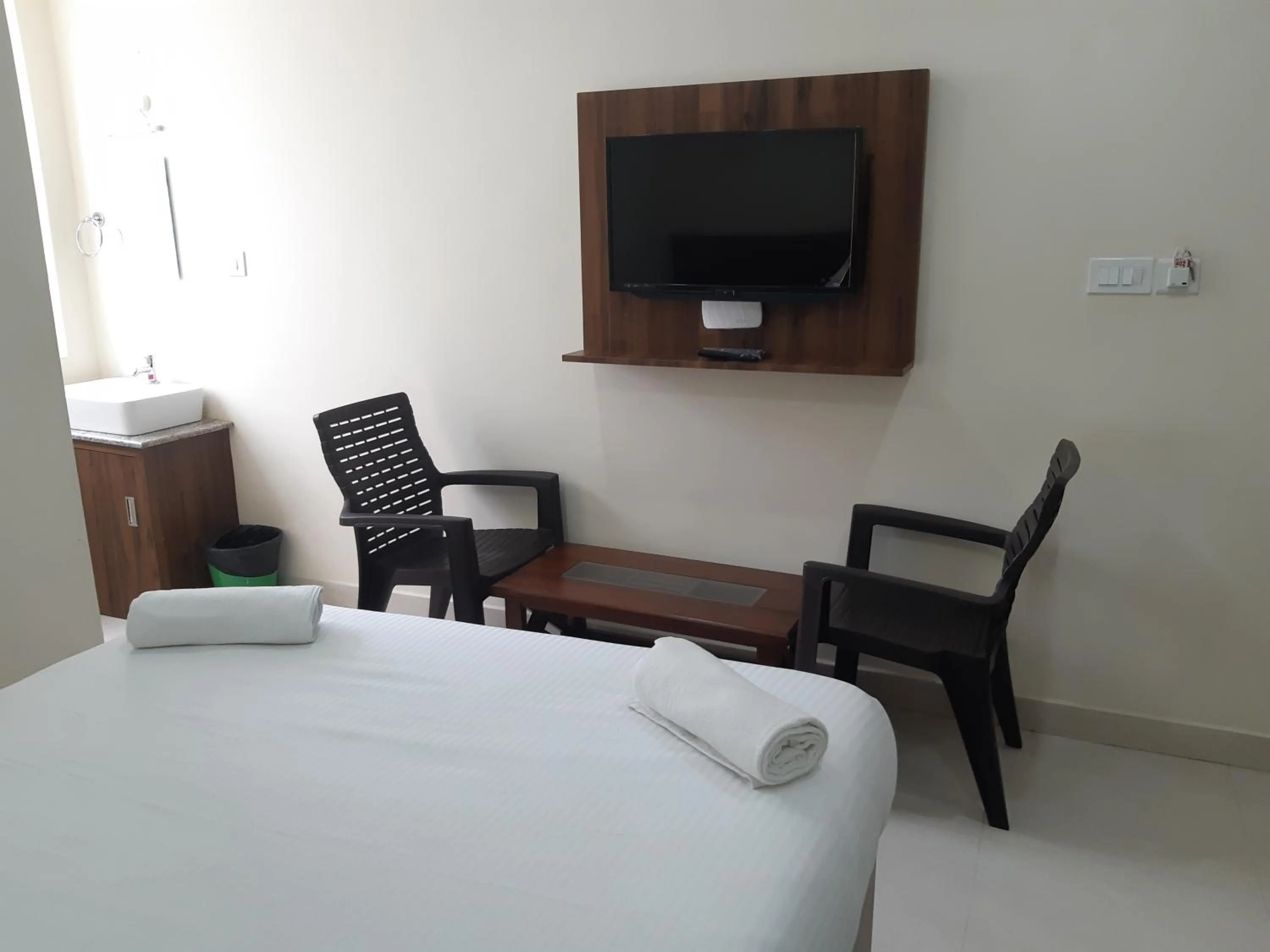 TV and multimedia, Bed in CNR Residency, Madanapalle