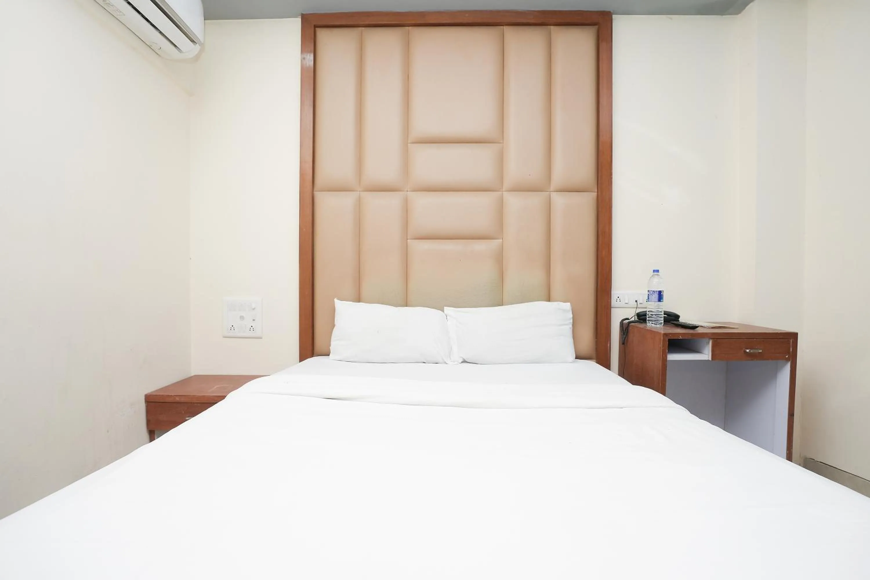 Bedroom, Bed in Hotel Royal Aqua