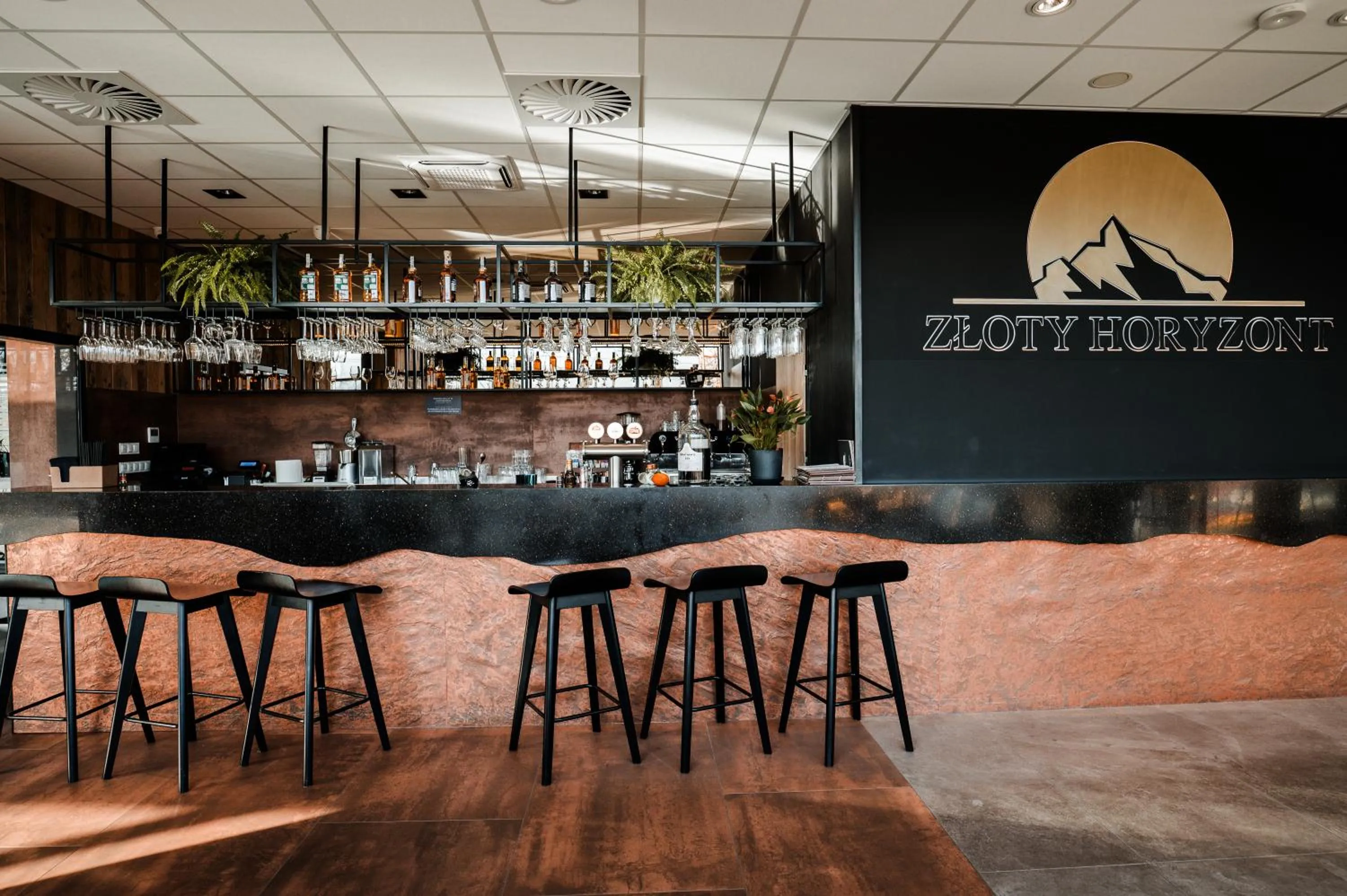 Lounge or bar in Złoty Horyzont Resort Szklarska Poręba