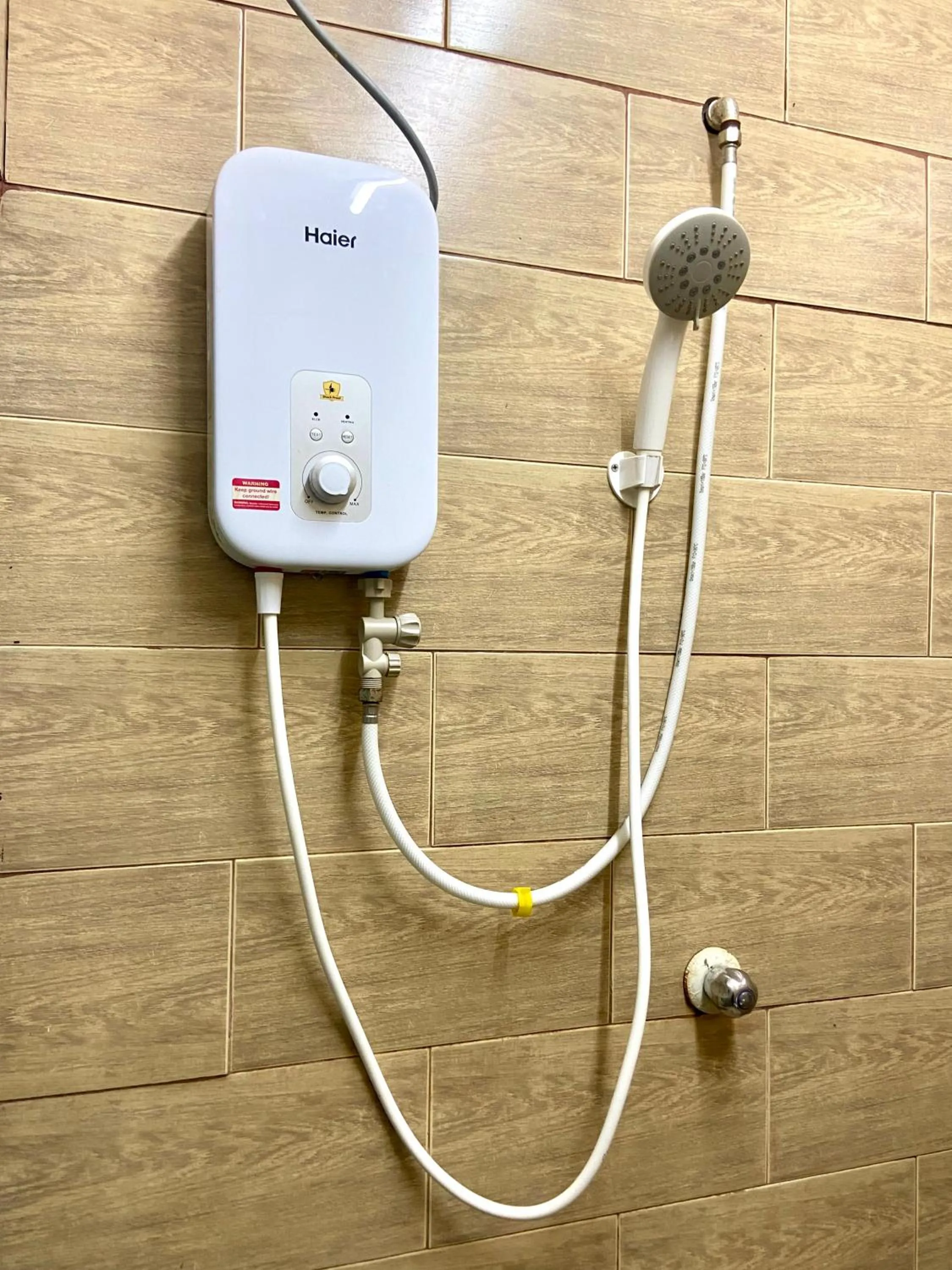 Shower in Padang Besar Green Inn