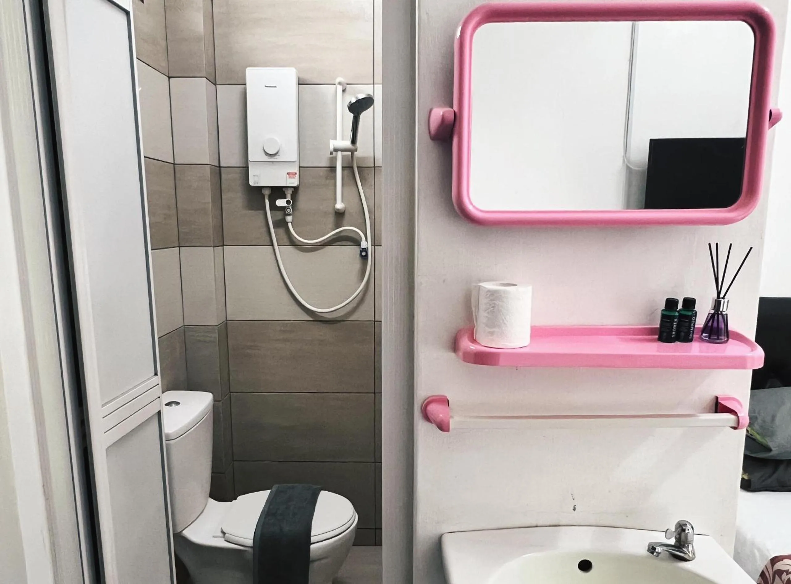 Shower in Padang Besar Green Inn