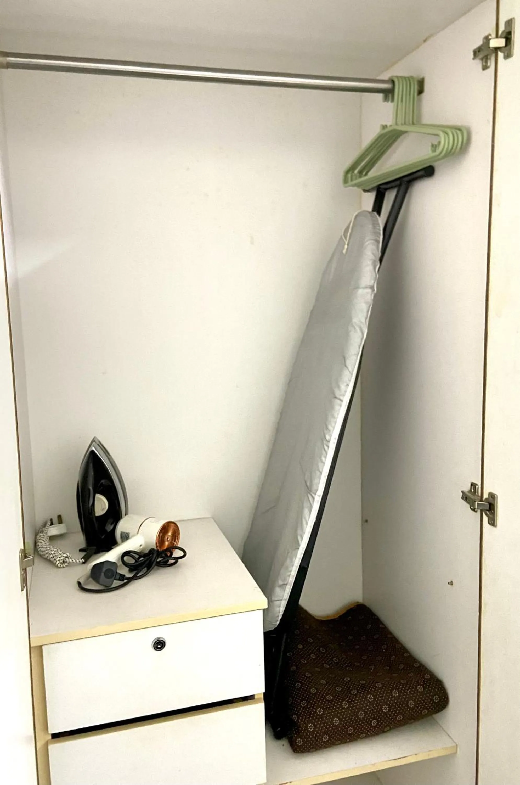 flat iron in Padang Besar Green Inn