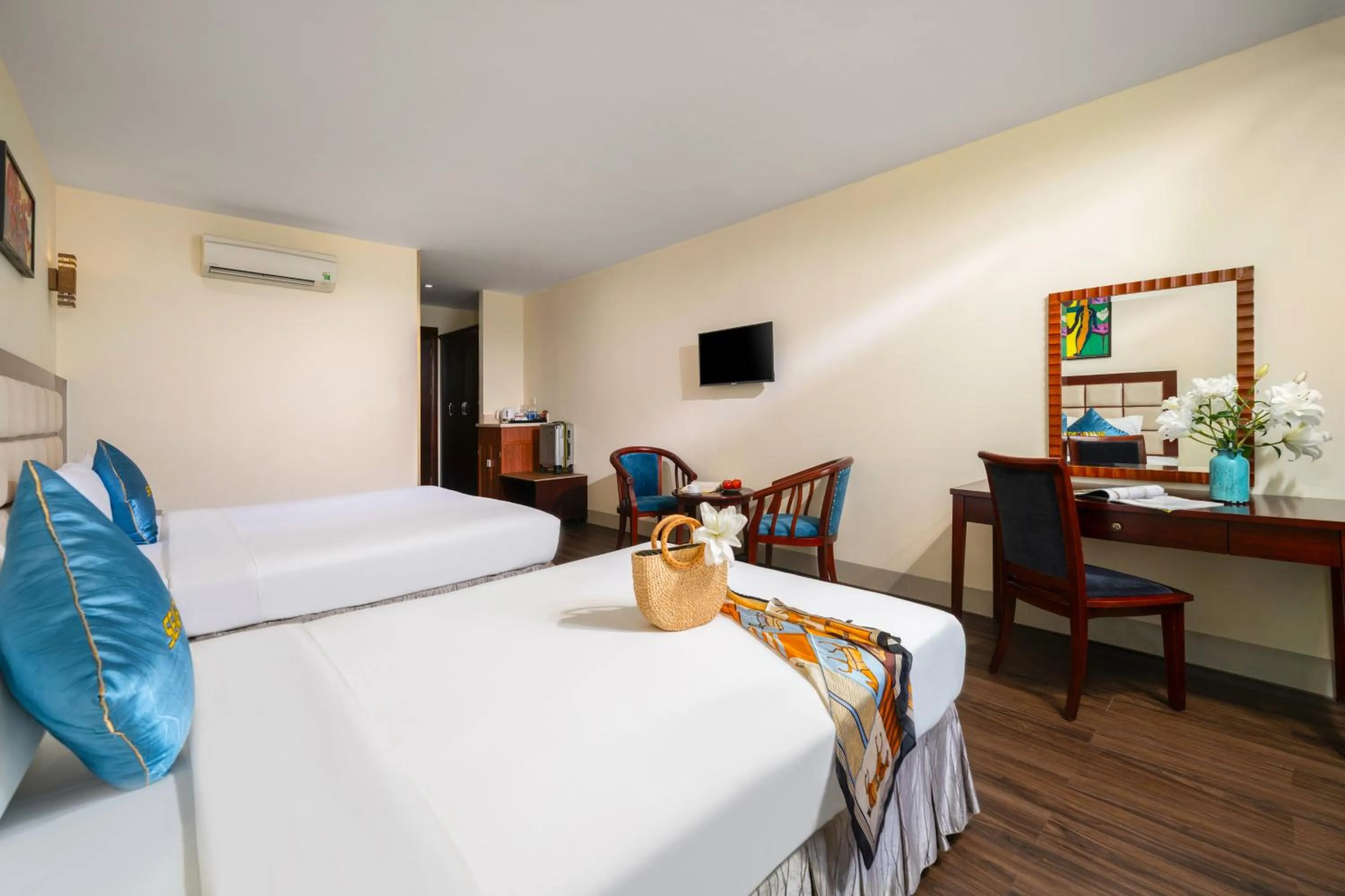 Communal lounge/ TV room, Bed in SeaFront Hotel DaNang