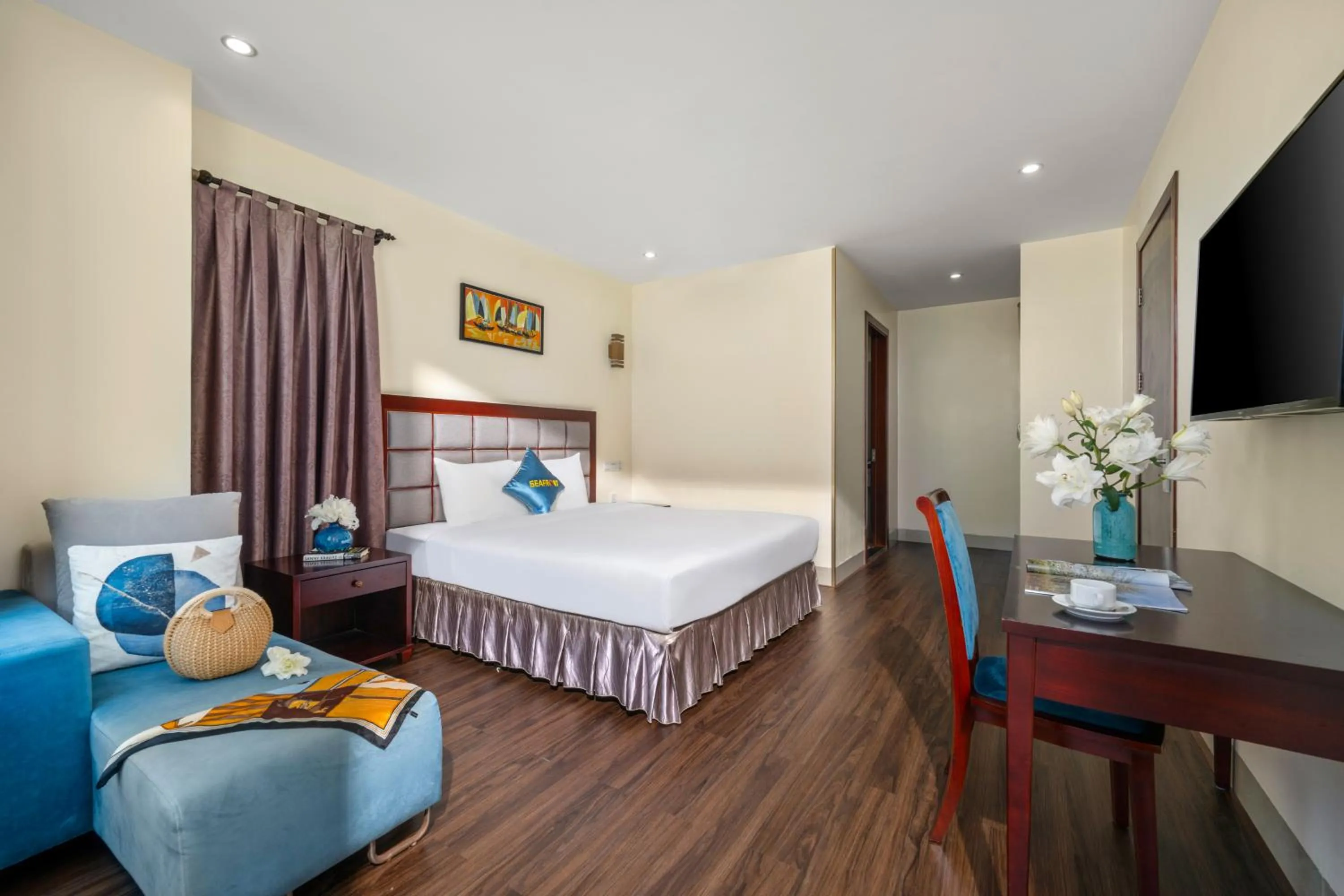 Communal lounge/ TV room, Bed in SeaFront Hotel DaNang