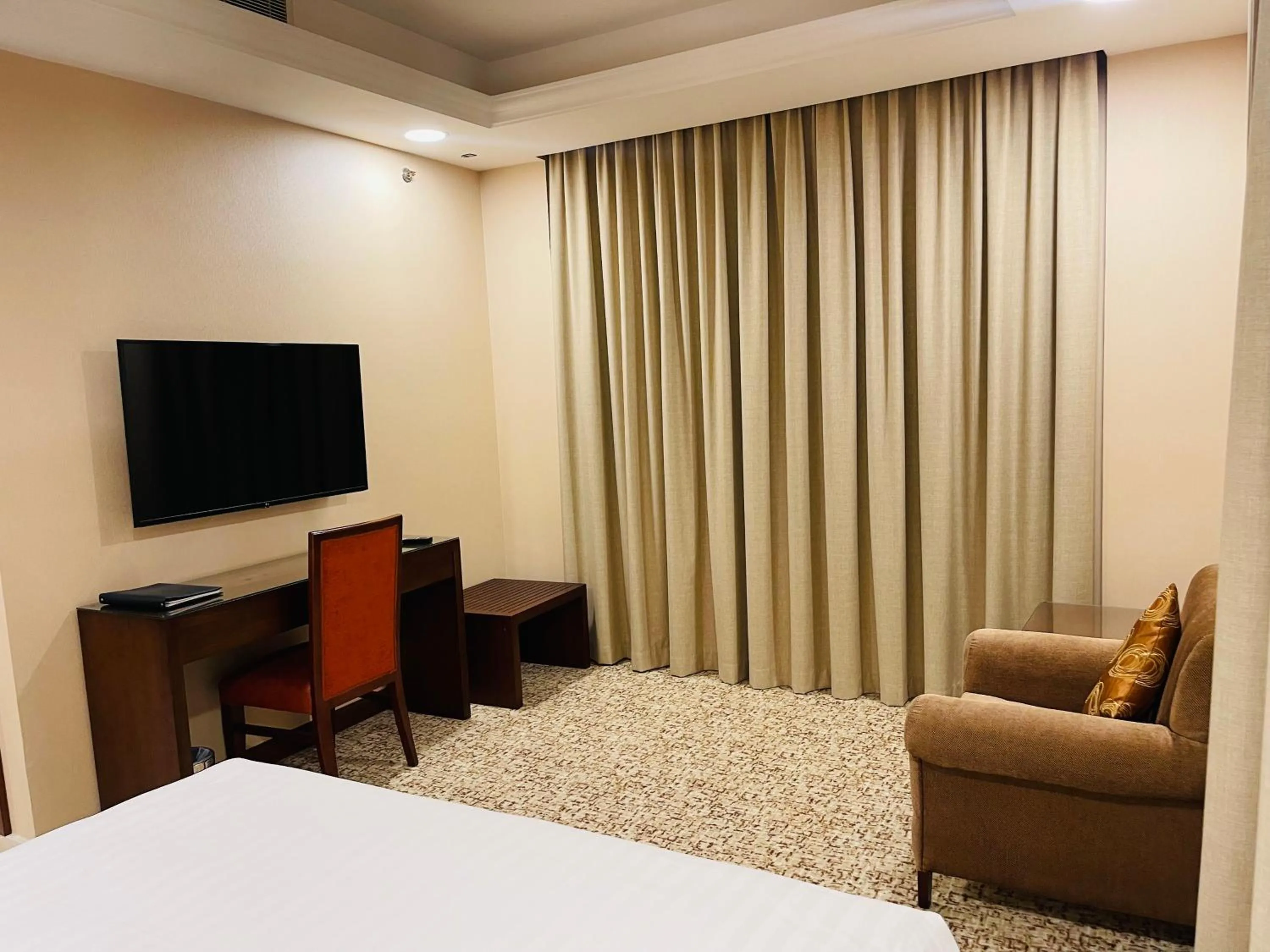 Living room, Bed in Grand Legacy Hotel Doha