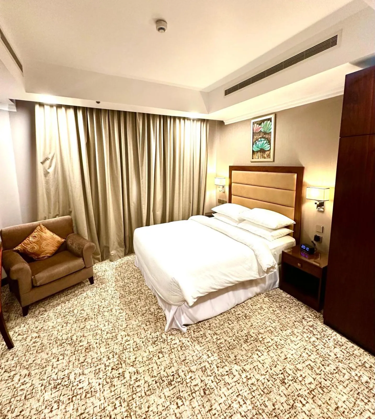 Seating area, Bed in Grand Legacy Hotel Doha