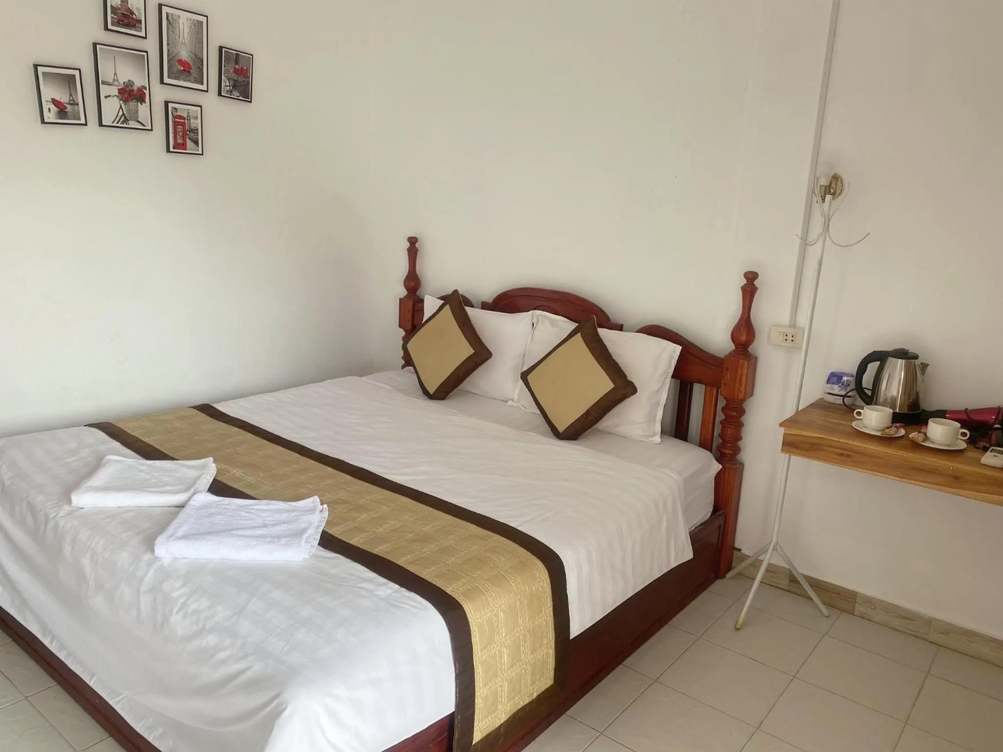 Property building, Bed in Vang Vieng Victory Hostel