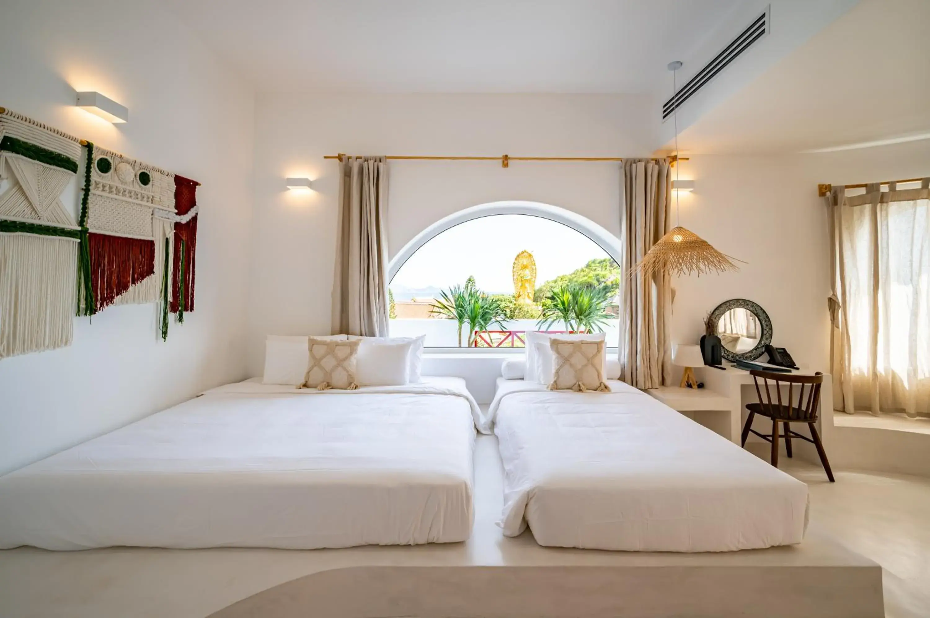 Deluxe Triple Room in Happiness Hotel Deluxe Triple Room in Happiness Hotel