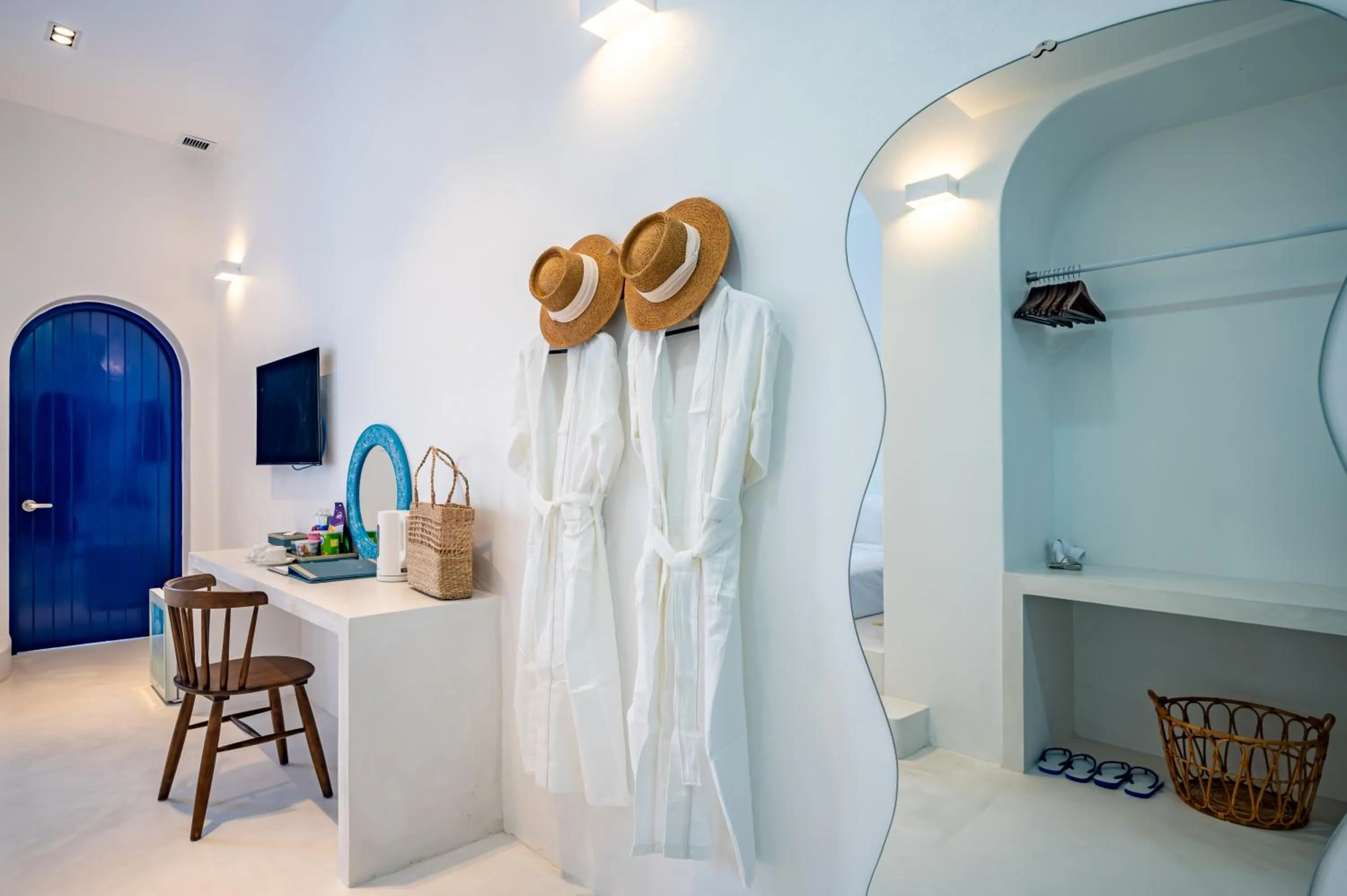 TV and multimedia in Happiness Hotel