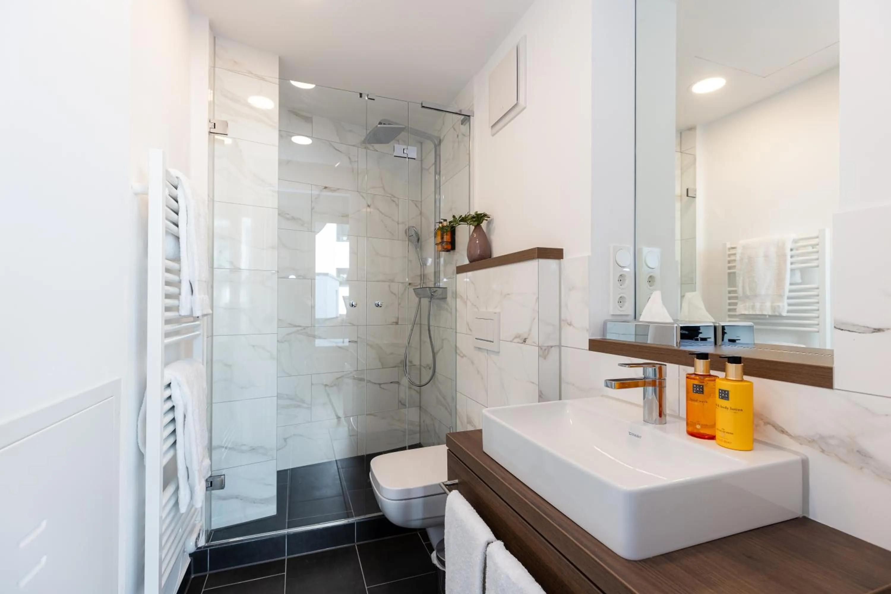 Shower in The Doorman Goethe Frankfurt am Main