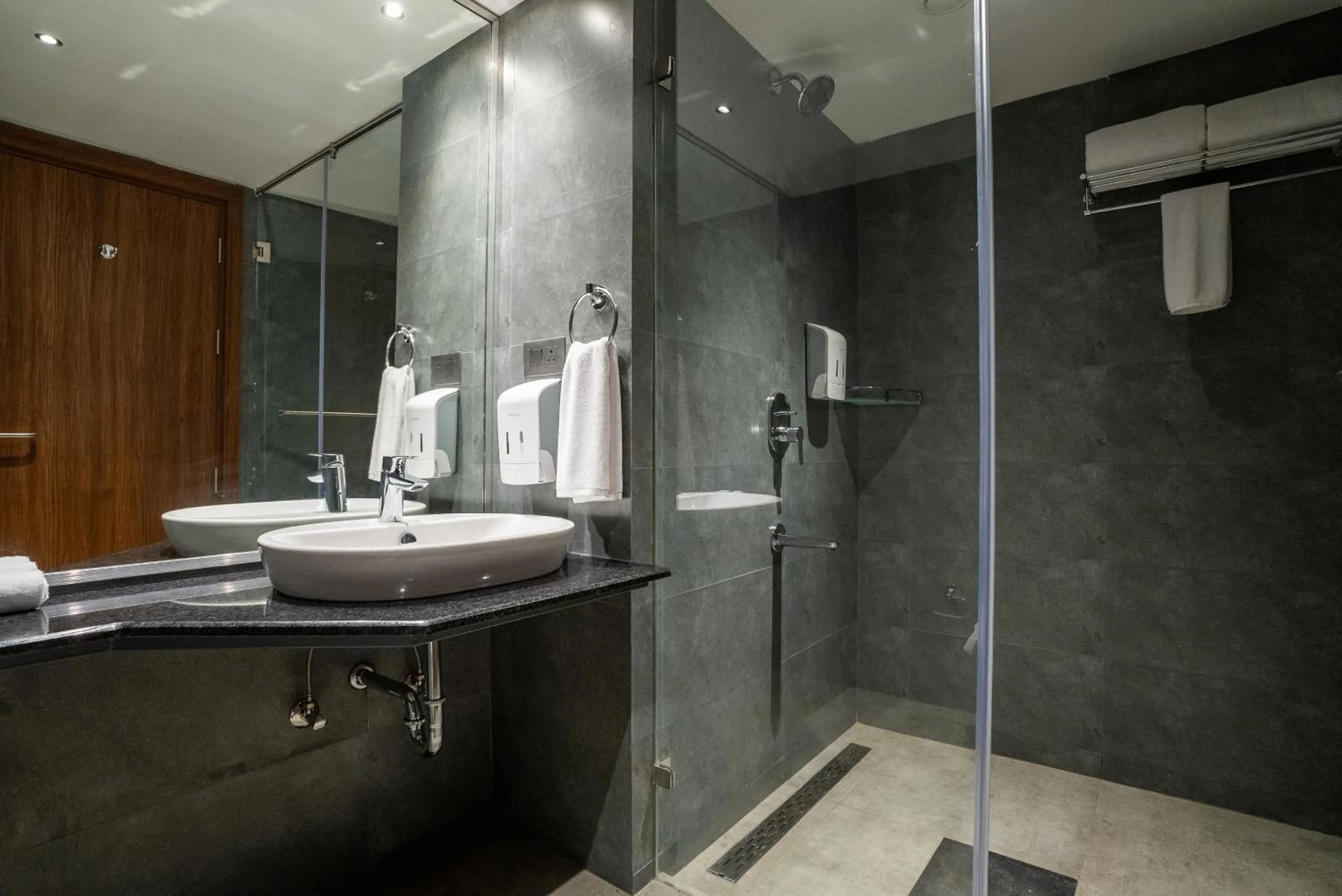 Shower in Lilac Hotel Guruvayur