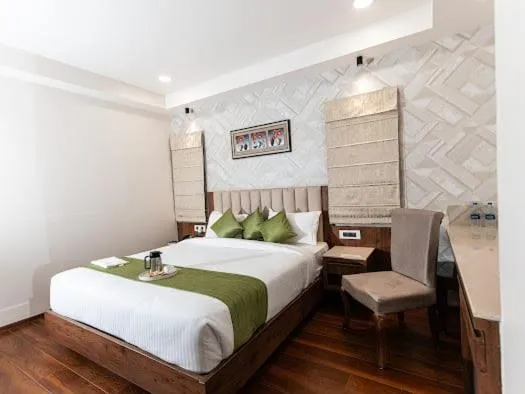 Bedroom, Bed in HOTEL EMERALD INN