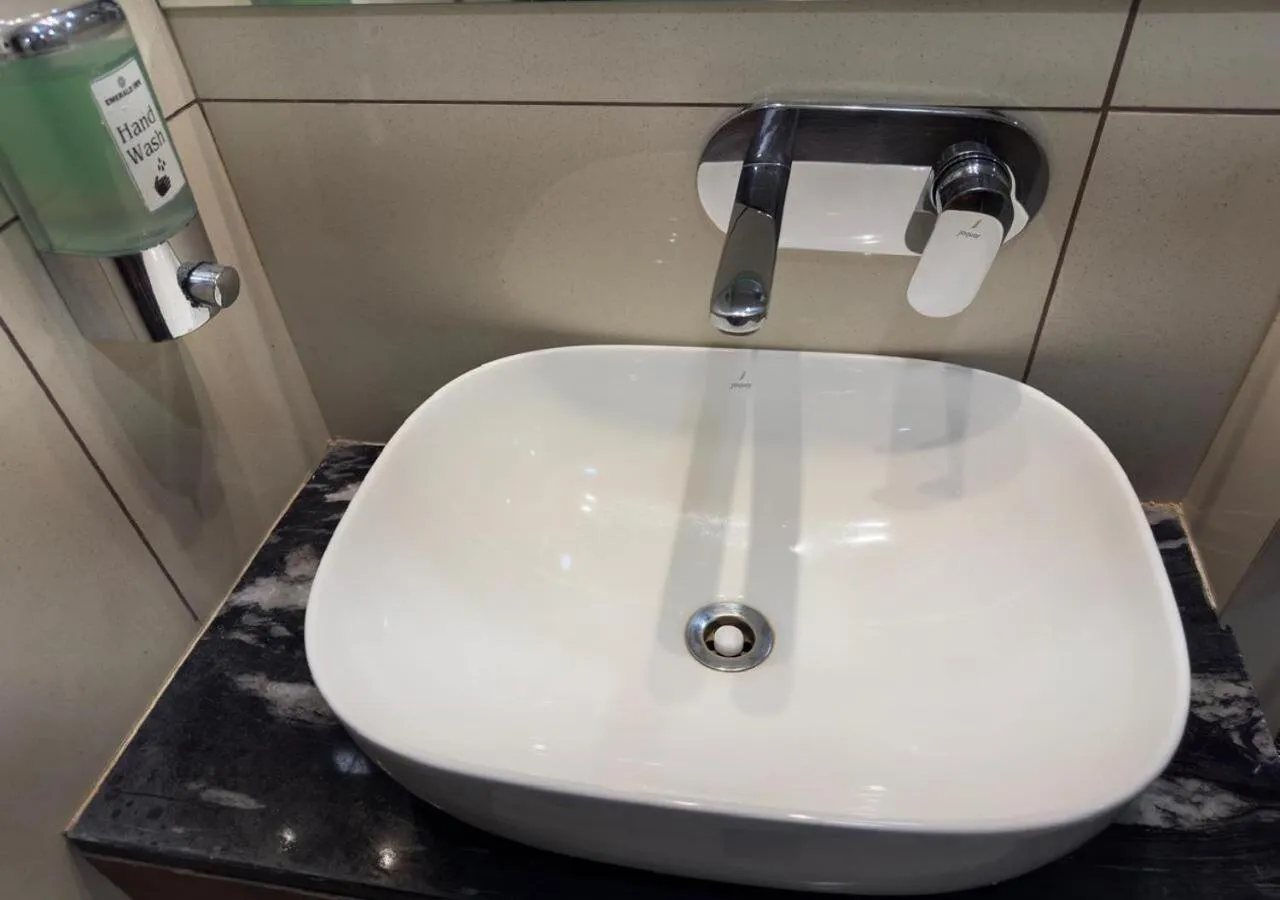 Bathroom in HOTEL EMERALD INN