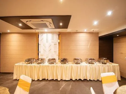 Banquet/Function facilities in HOTEL EMERALD INN