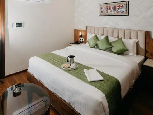 Bedroom, Bed in HOTEL EMERALD INN