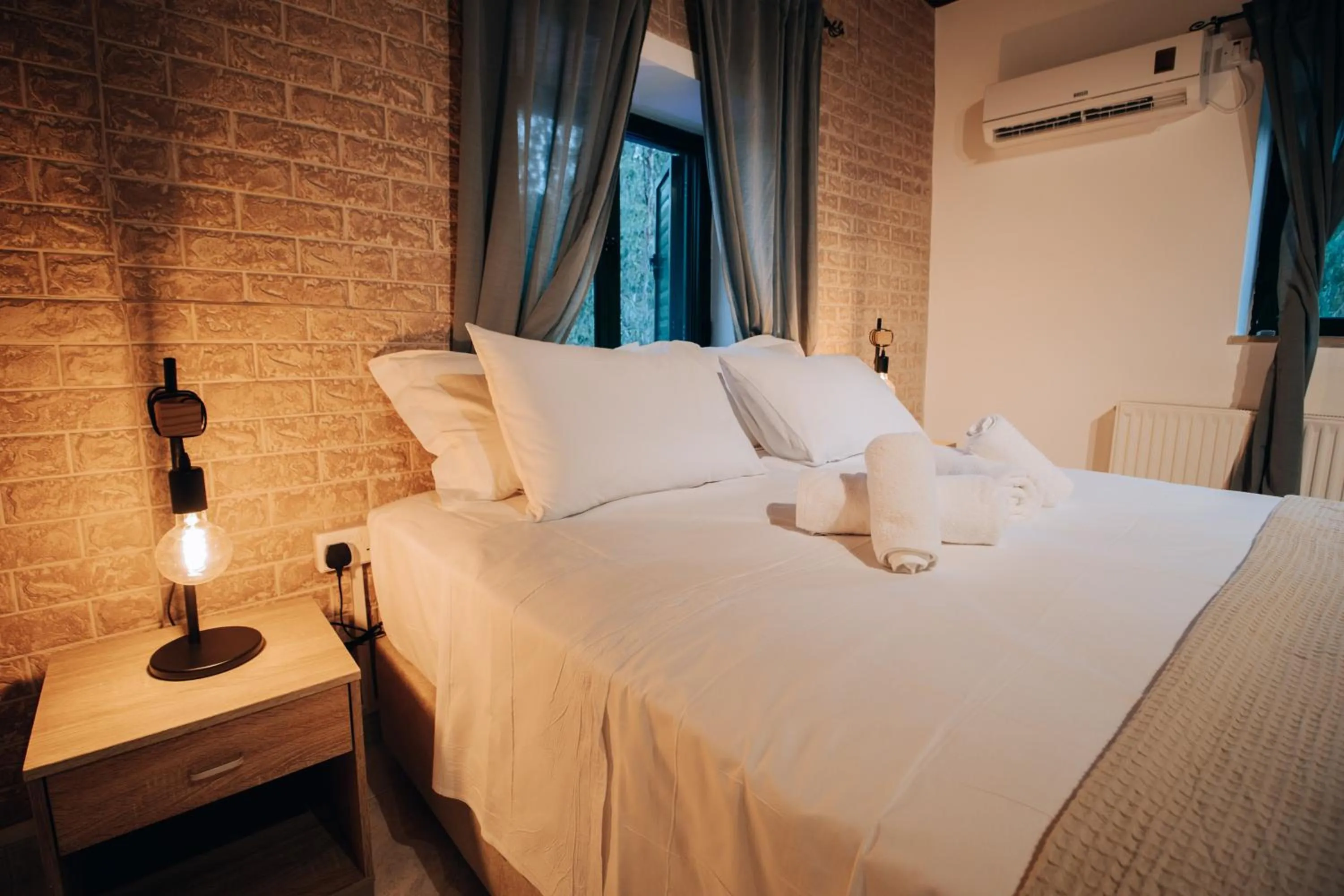 Bed in Pine View Boutique Hotel Adults Only