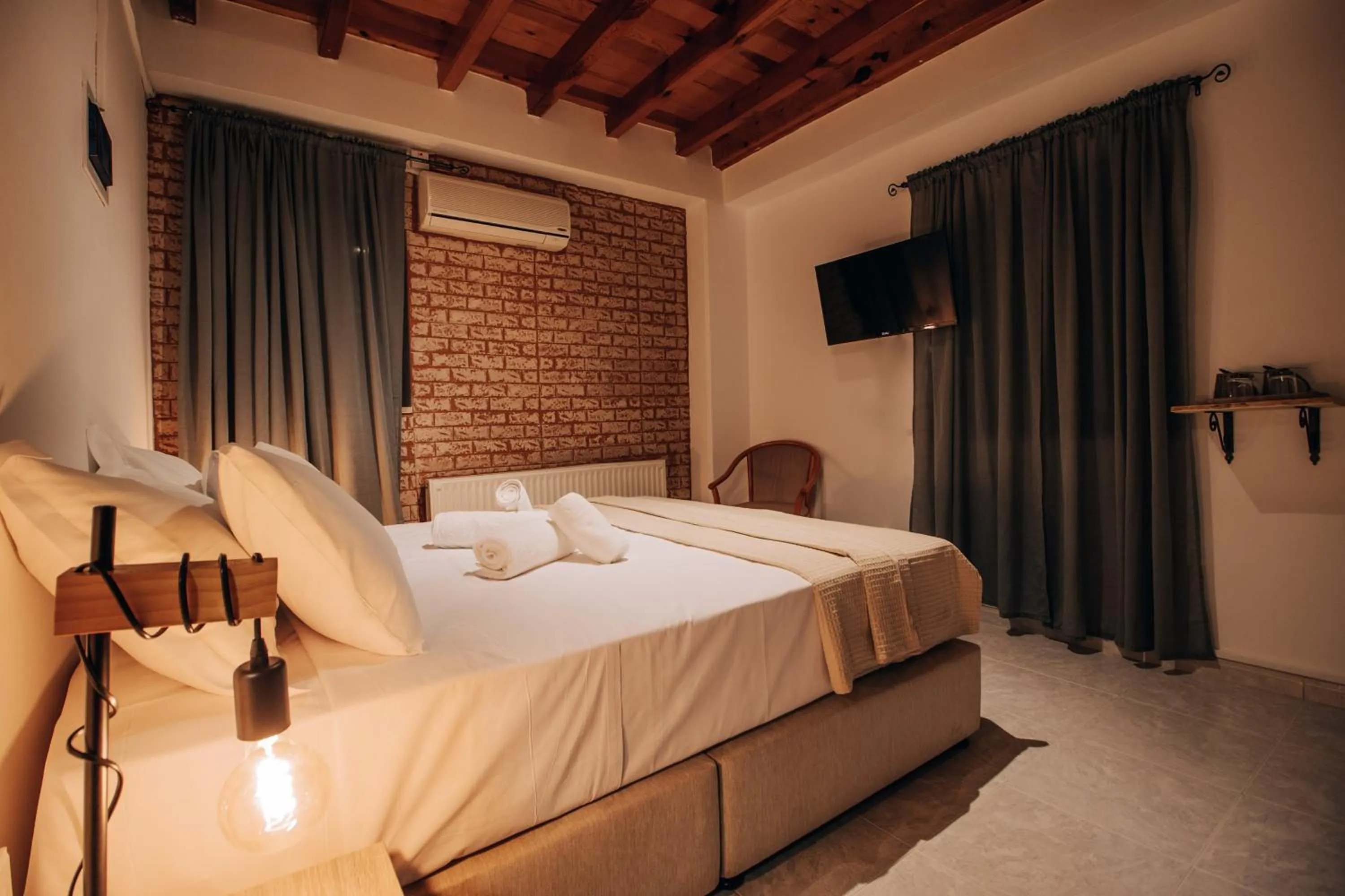 Bed in Pine View Boutique Hotel Adults Only