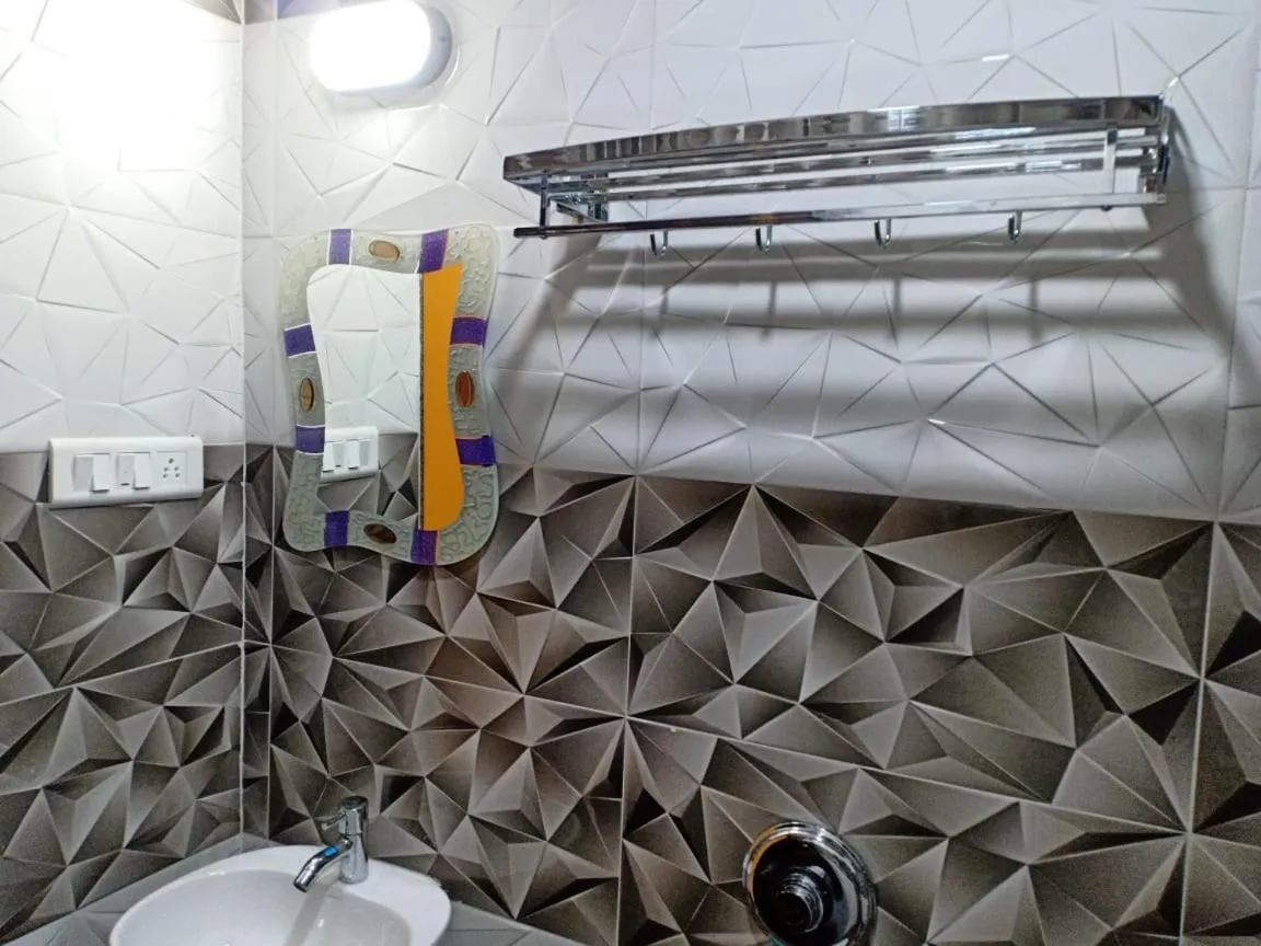 Bathroom in Hotel Deepak Executive, Ganpatipule