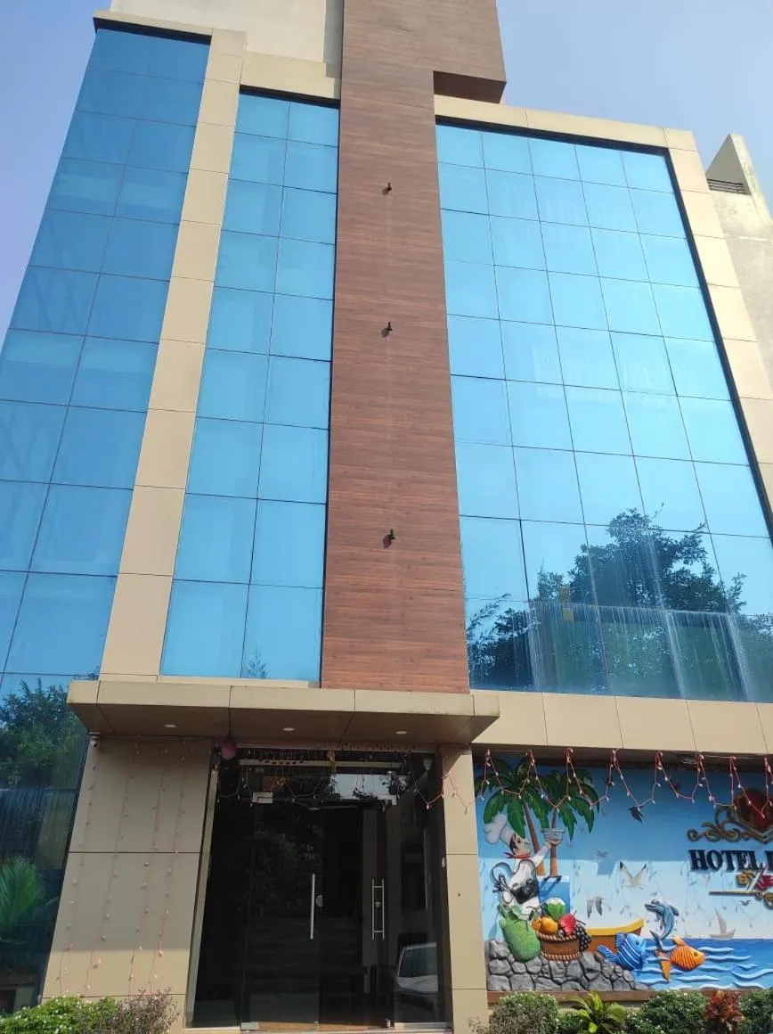 Property building in Hotel Deepak Executive, Ganpatipule
