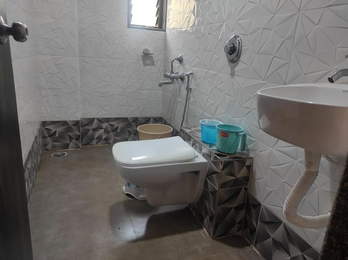 Shower in Hotel Deepak Executive, Ganpatipule