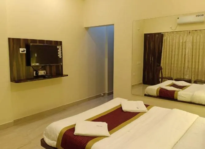Bed in Hotel Deepak Executive, Ganpatipule
