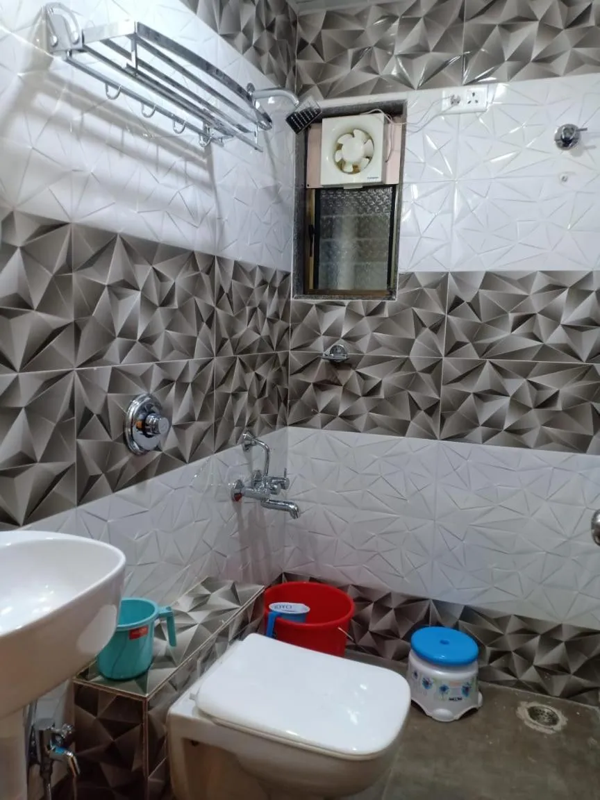 Shower in Hotel Deepak Executive, Ganpatipule