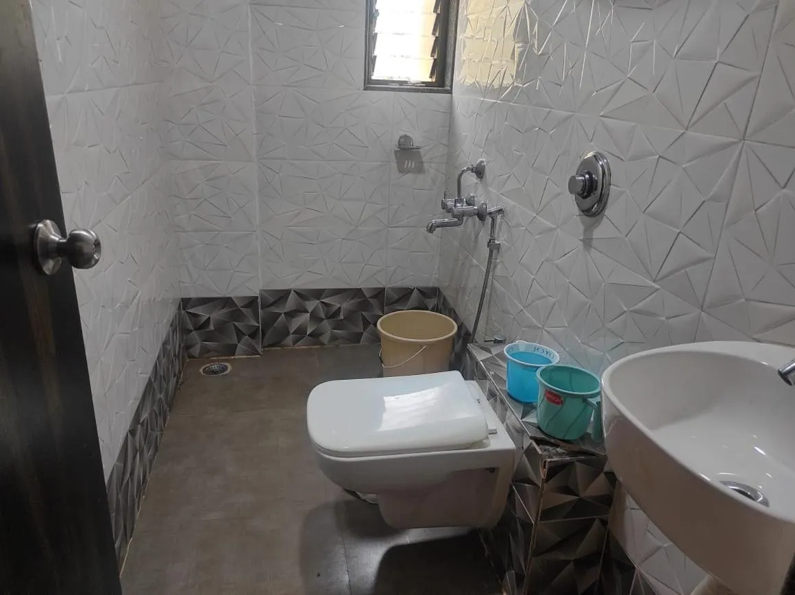 Toilet in Hotel Deepak Executive, Ganpatipule