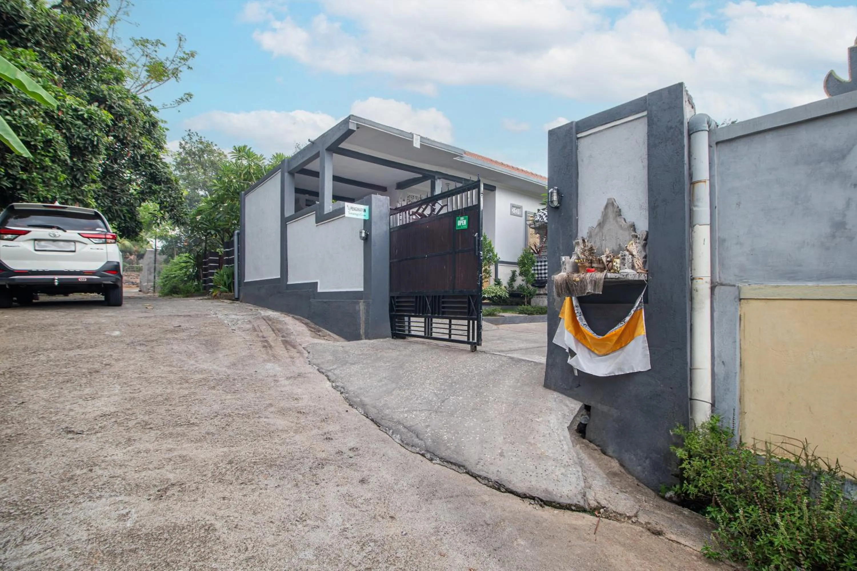 Facade/entrance in OYO 93482 Penginapan Tenang Lovina