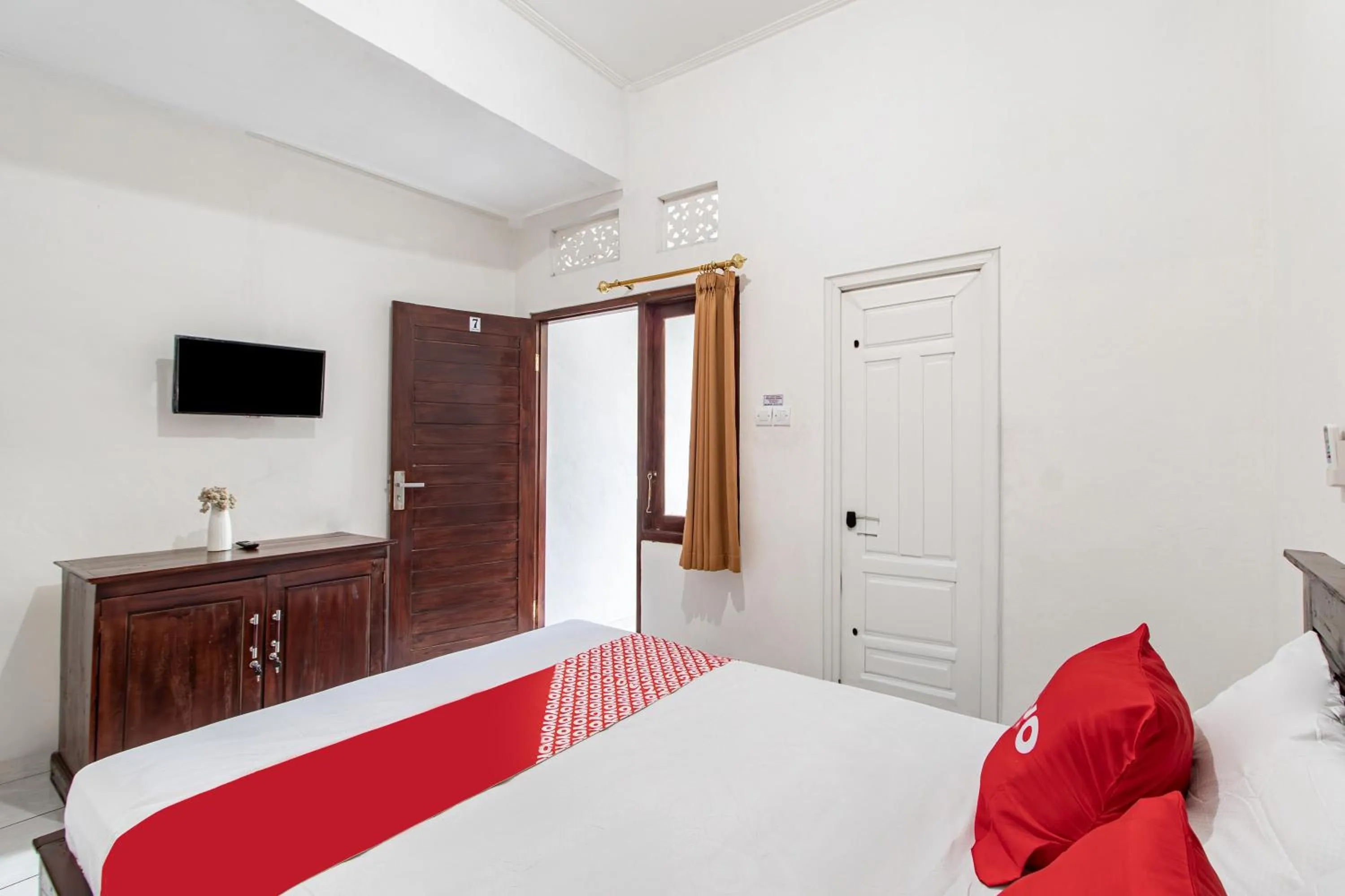 Bedroom in OYO 93482 Penginapan Tenang Lovina