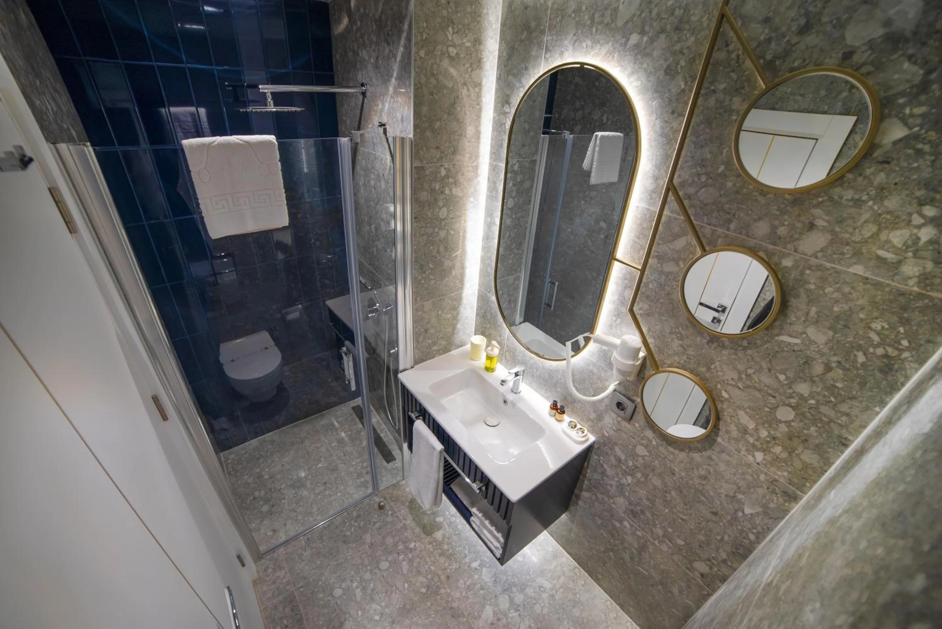 Bathroom in Stile Suite Marine Hotel