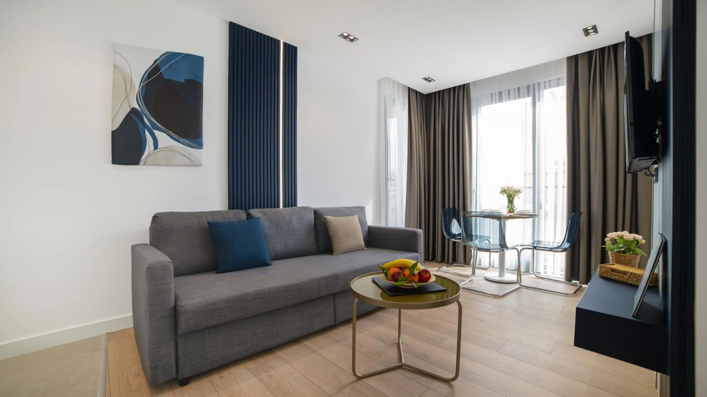 Seating area in Stile Suite Marine Hotel