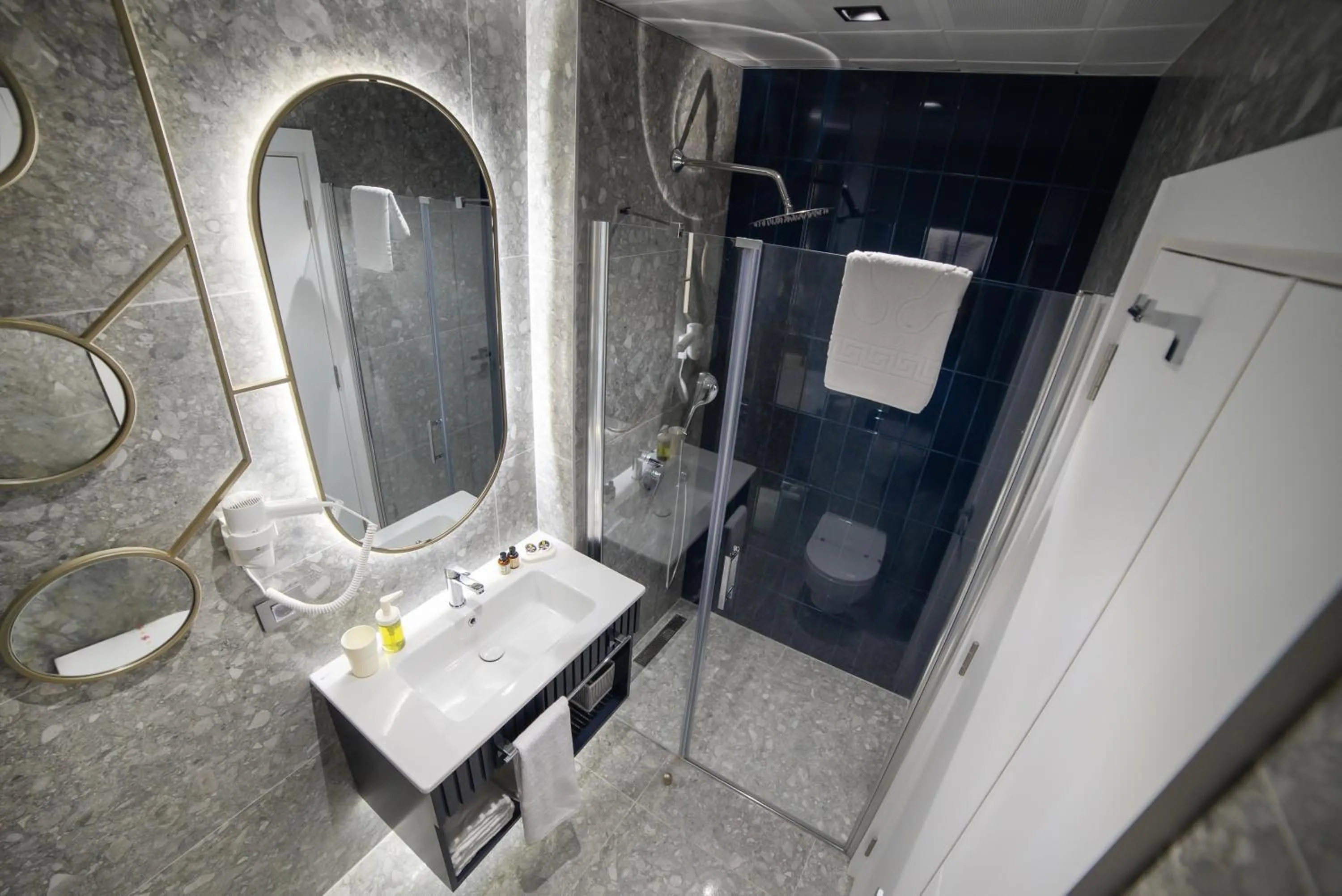 Shower in Stile Suite Marine Hotel