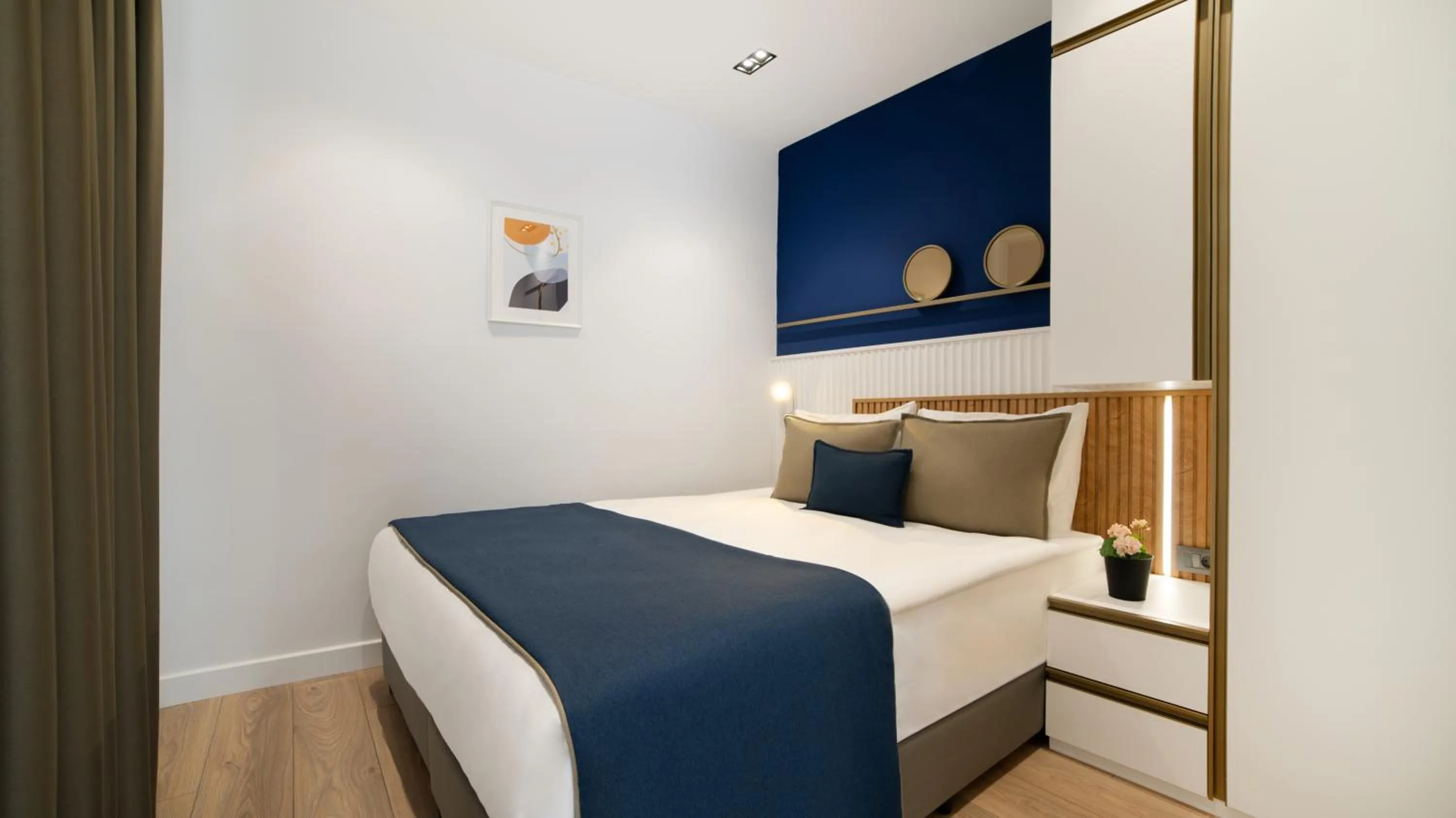 Bed in Stile Suite Marine Hotel