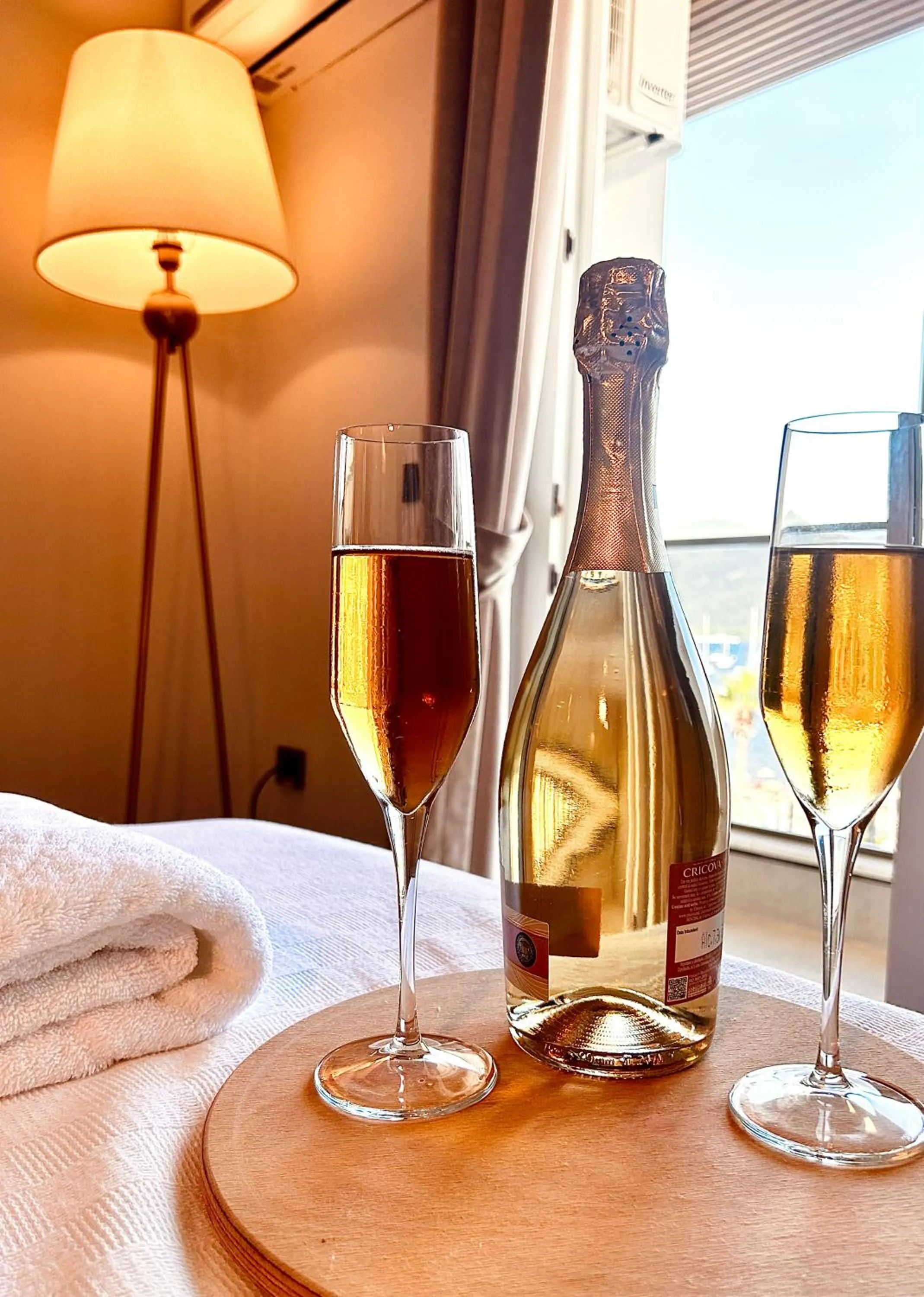 Lounge or bar in FIFTY5 Suite Hotel