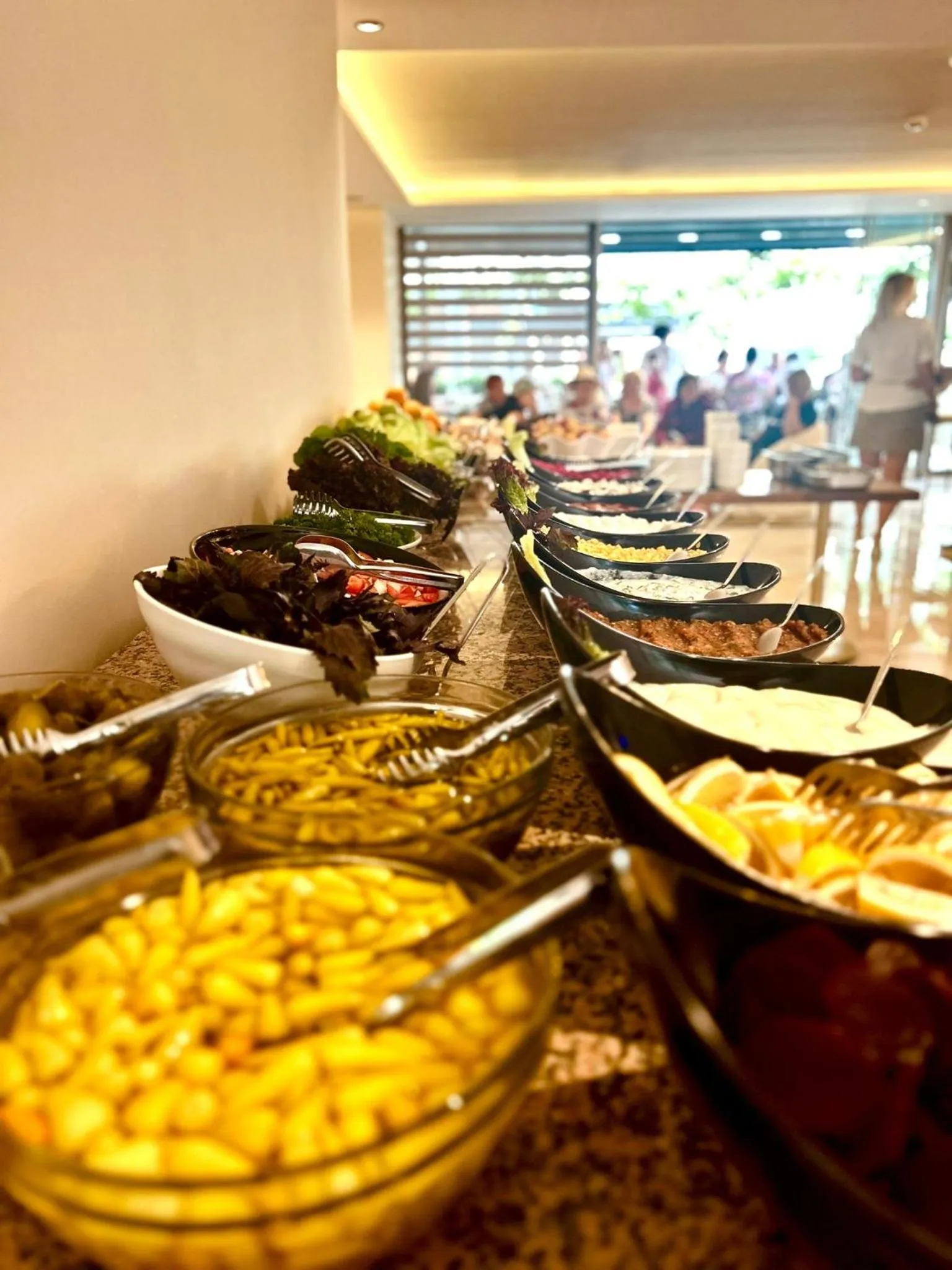 Restaurant/places to eat in FIFTY5 Suite Hotel