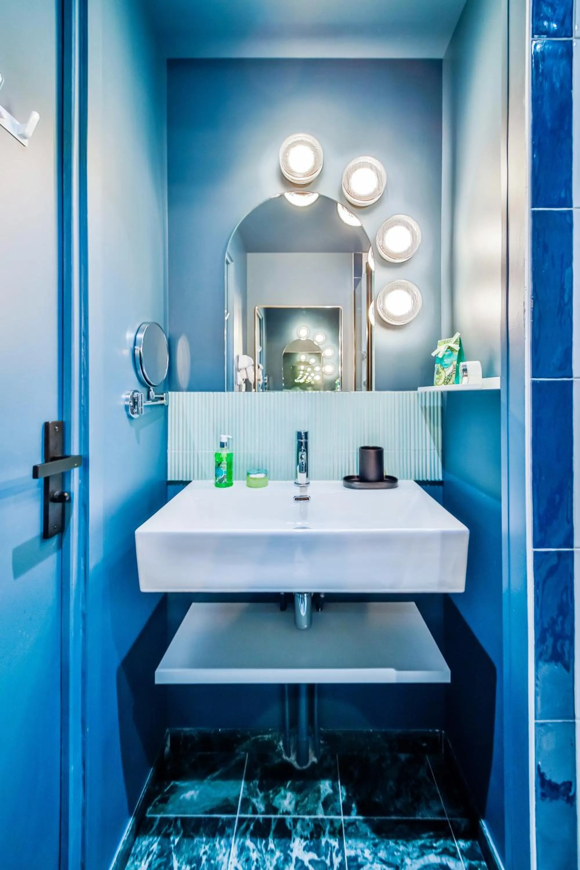 Bathroom in WS Molitor - Auteuil