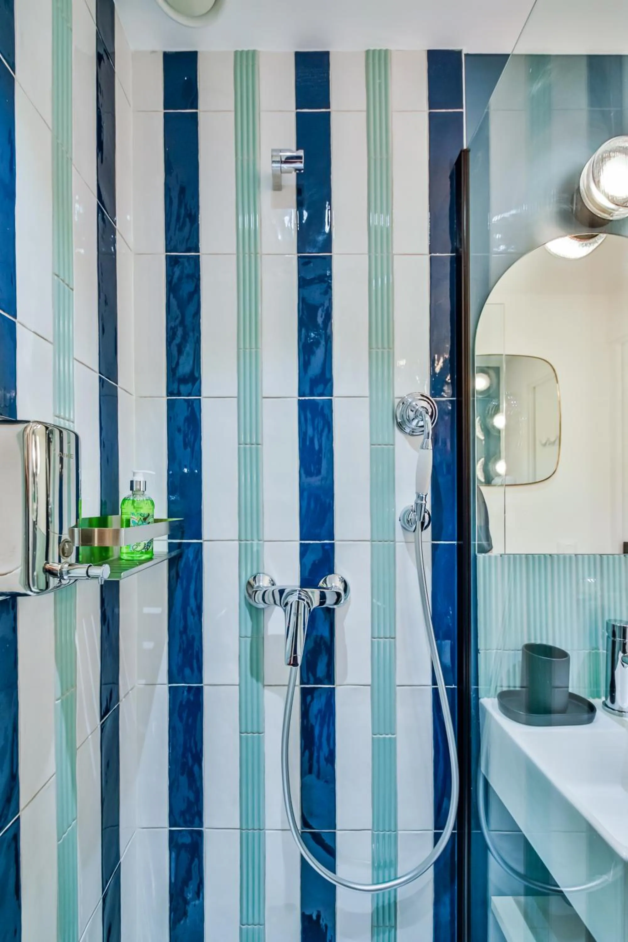 Shower in WS Molitor - Auteuil