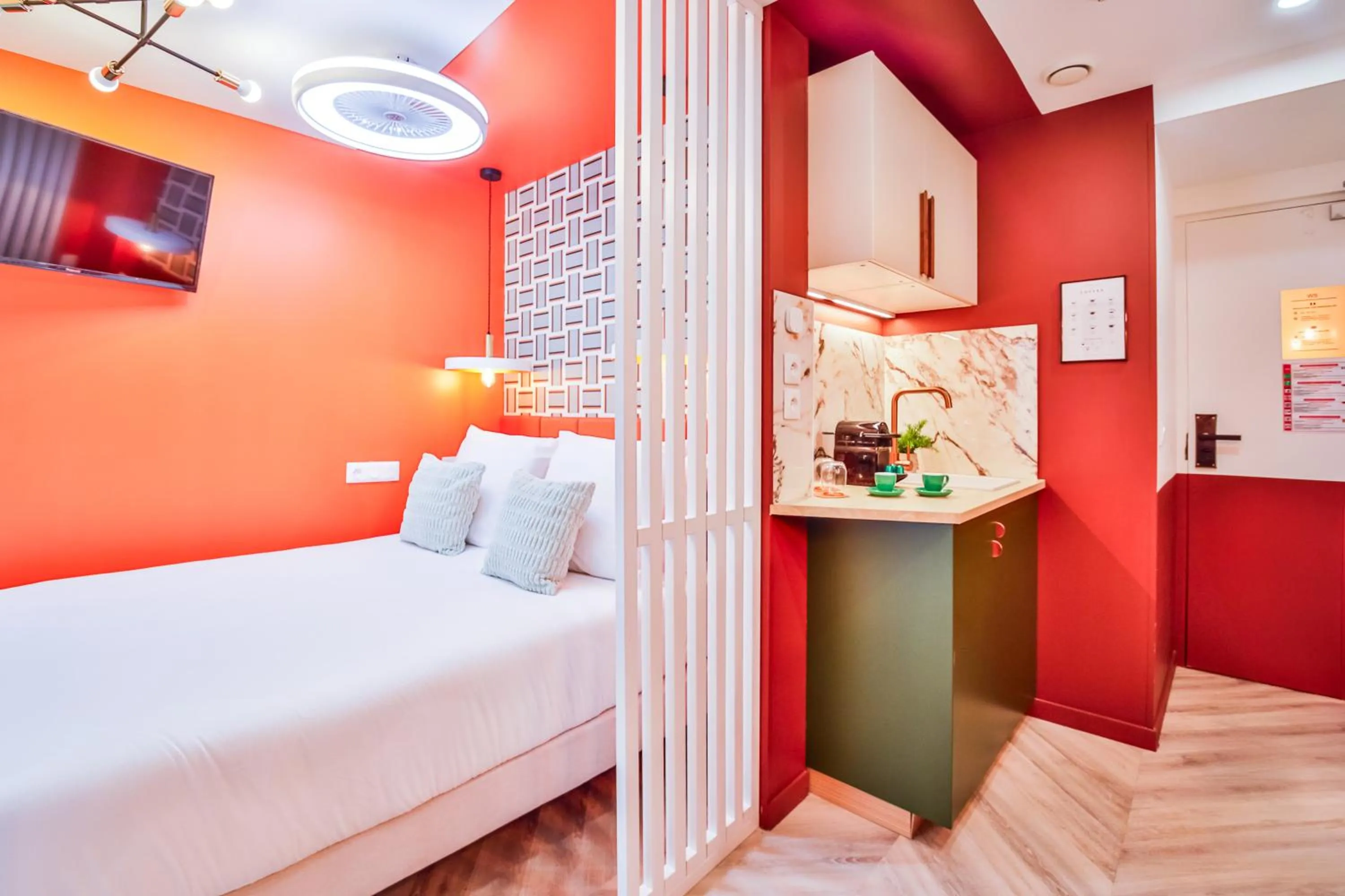 Bed in WS Molitor - Auteuil