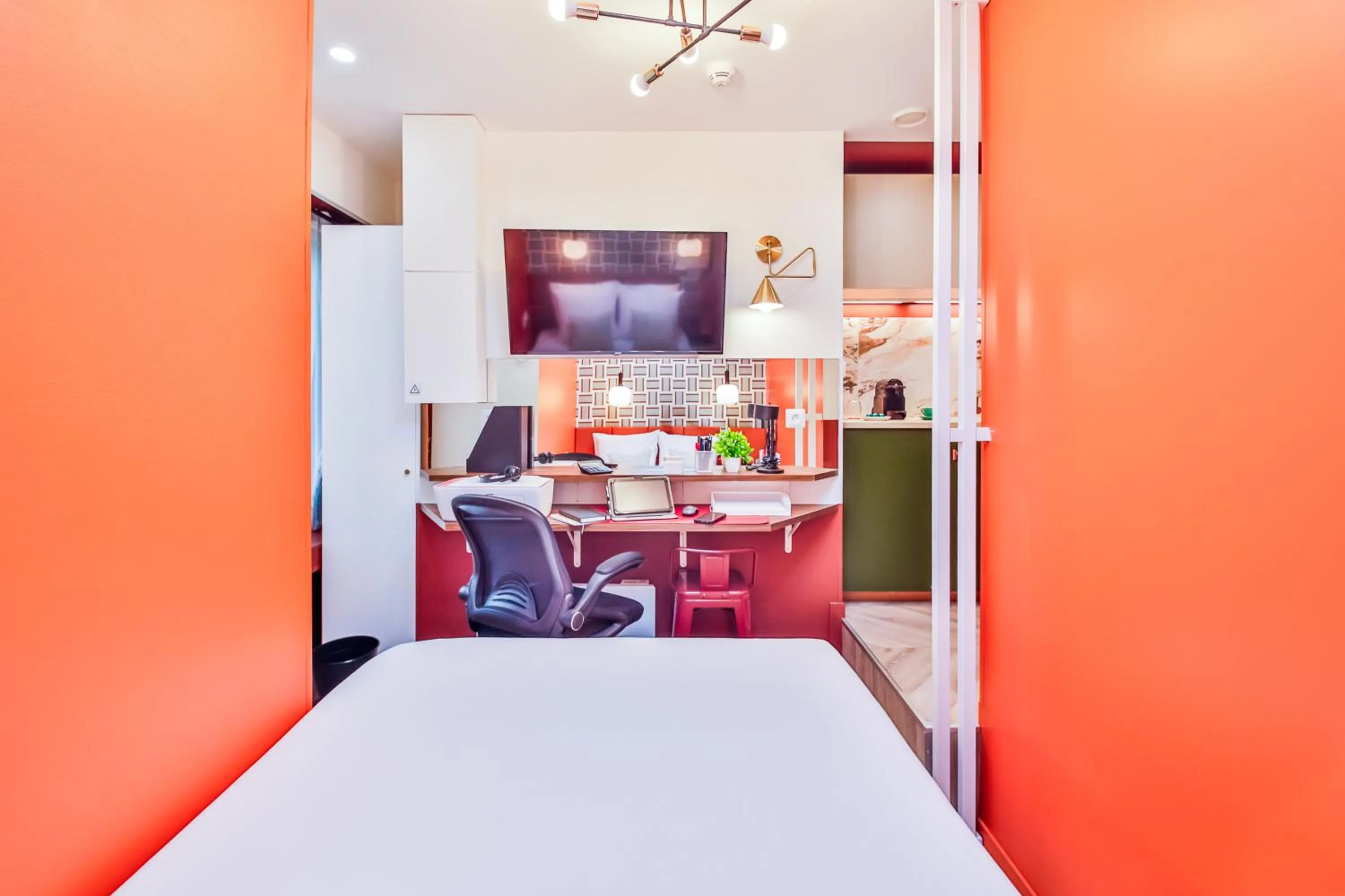 Bed in WS Molitor - Auteuil