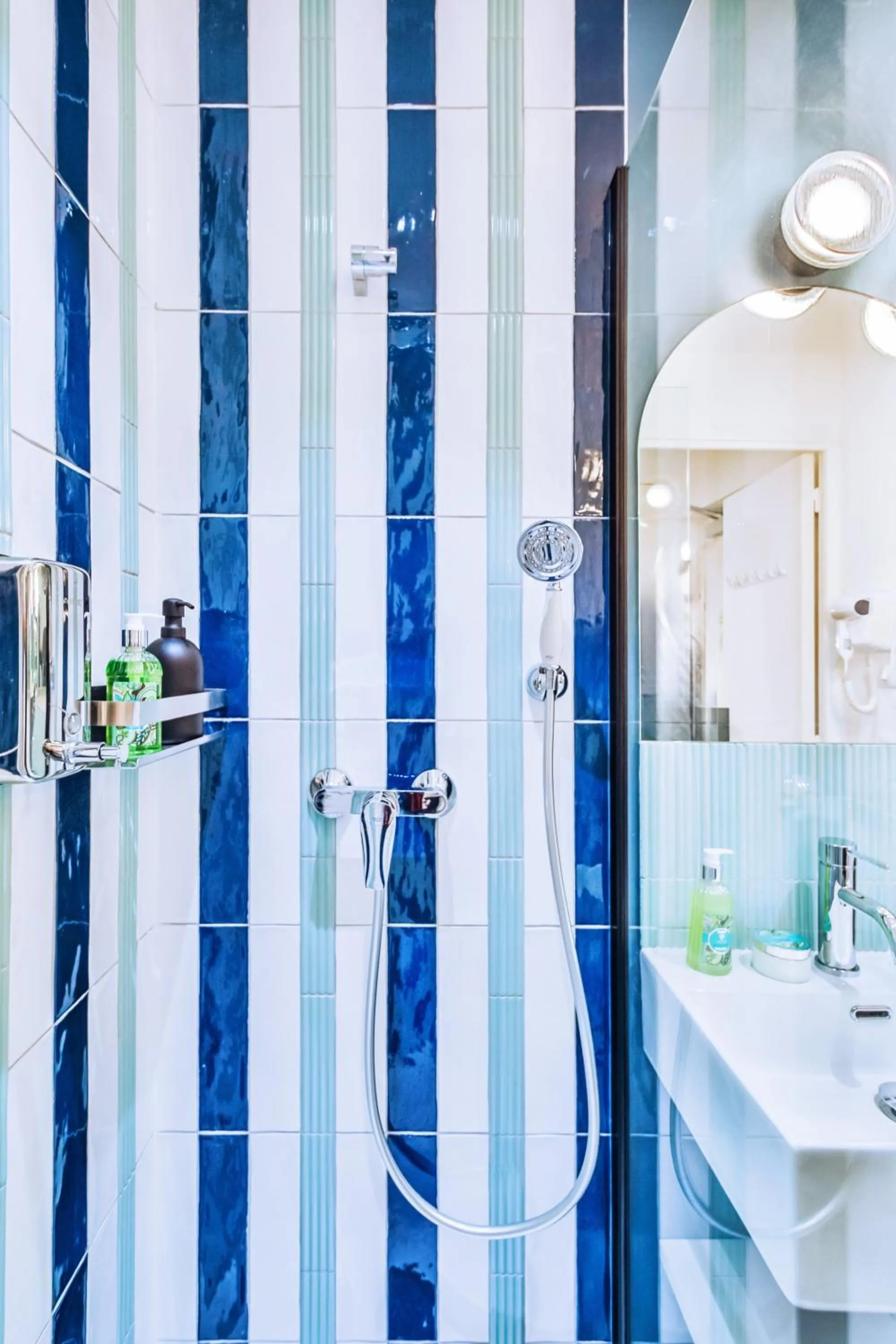 Shower in WS Molitor - Auteuil