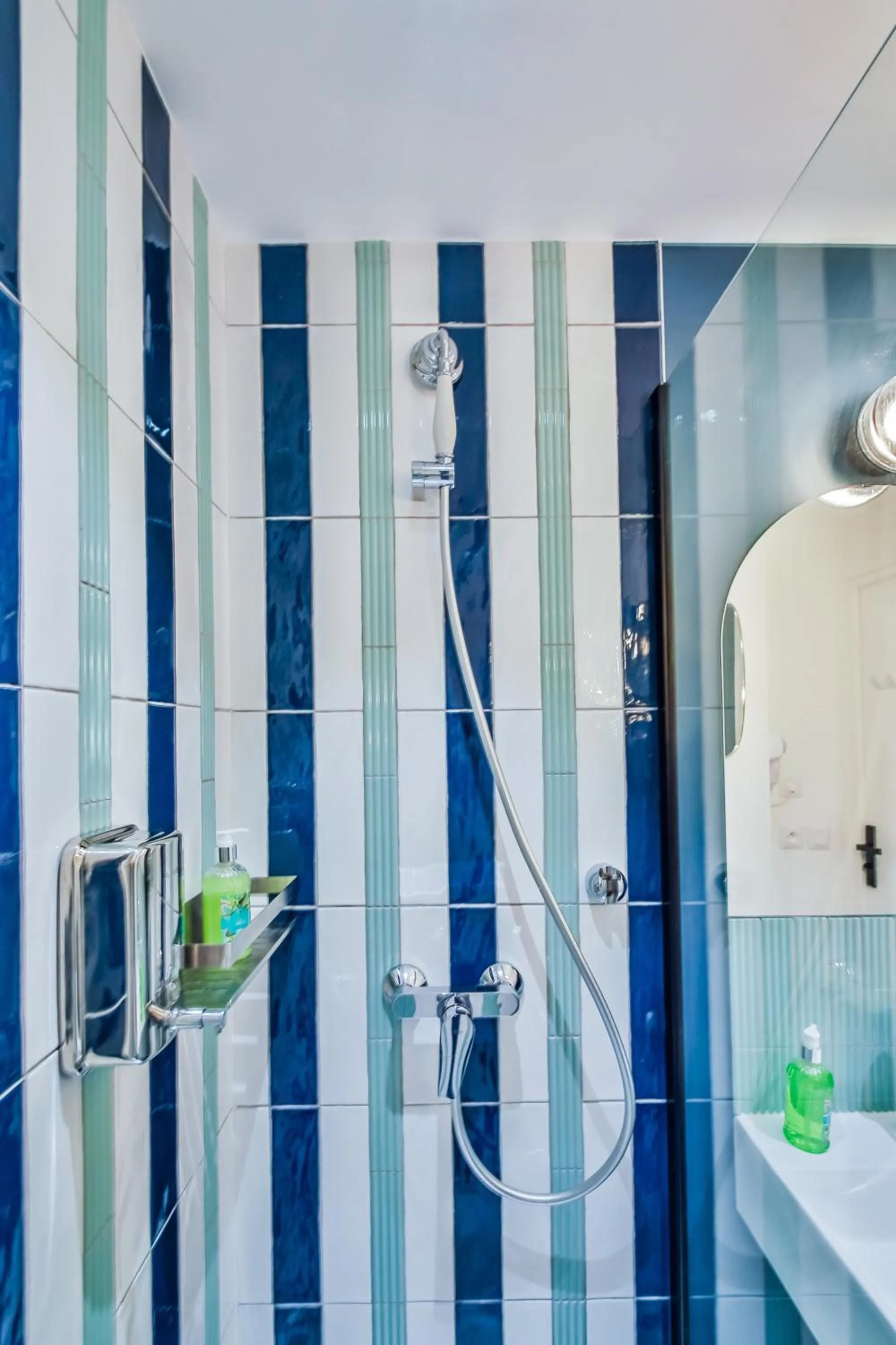 Shower in WS Molitor - Auteuil