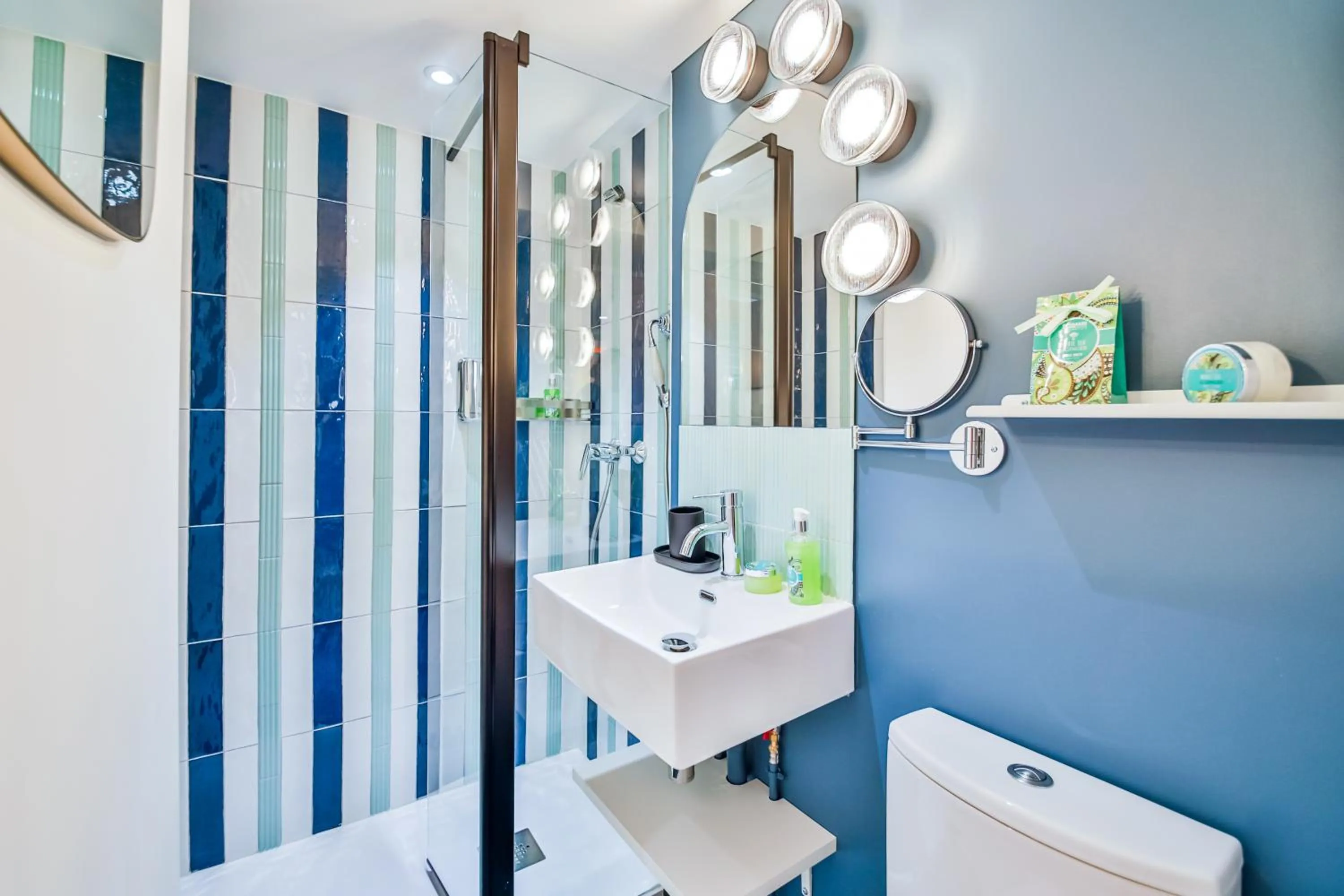 Bathroom in WS Molitor - Auteuil