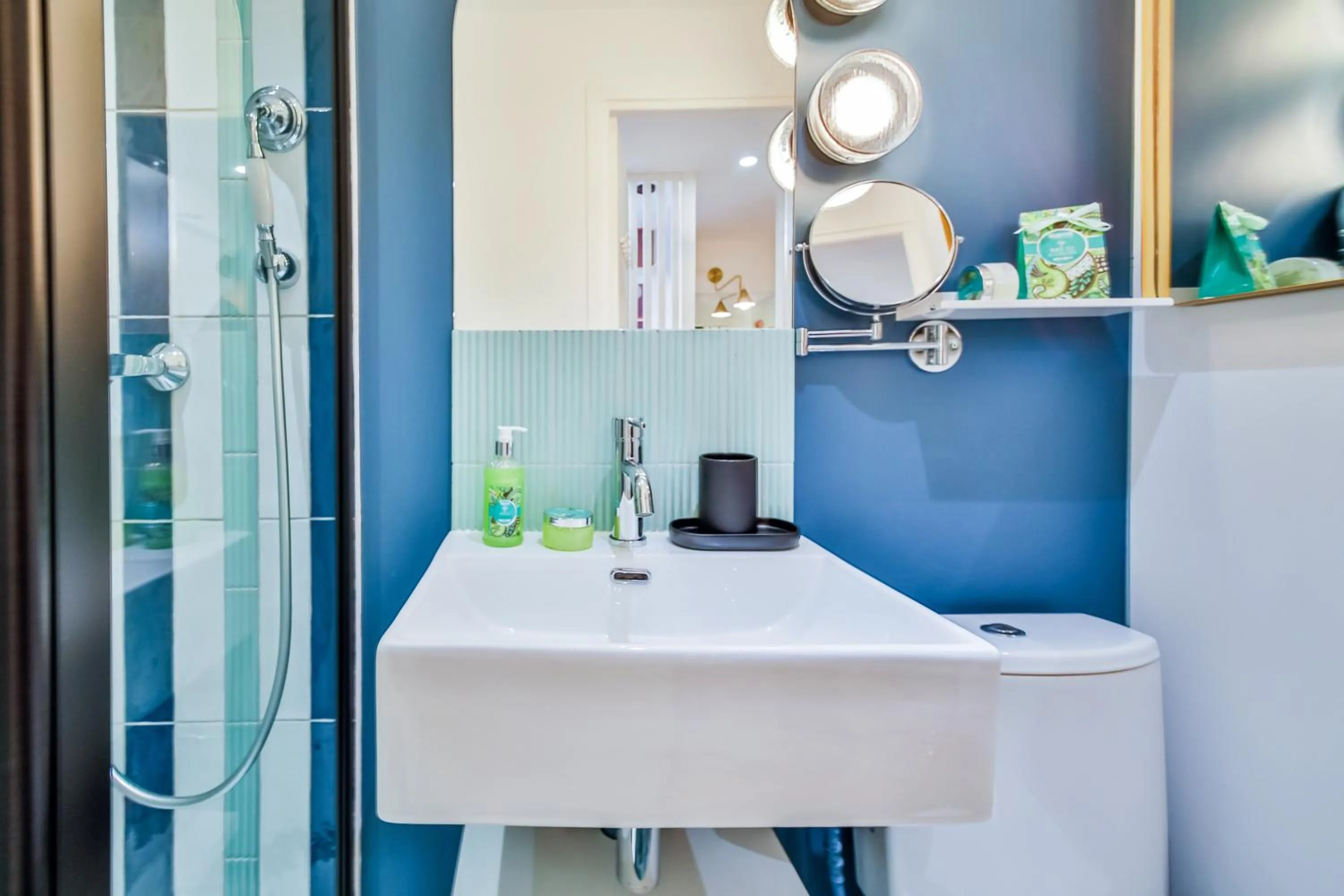 Shower in WS Molitor - Auteuil