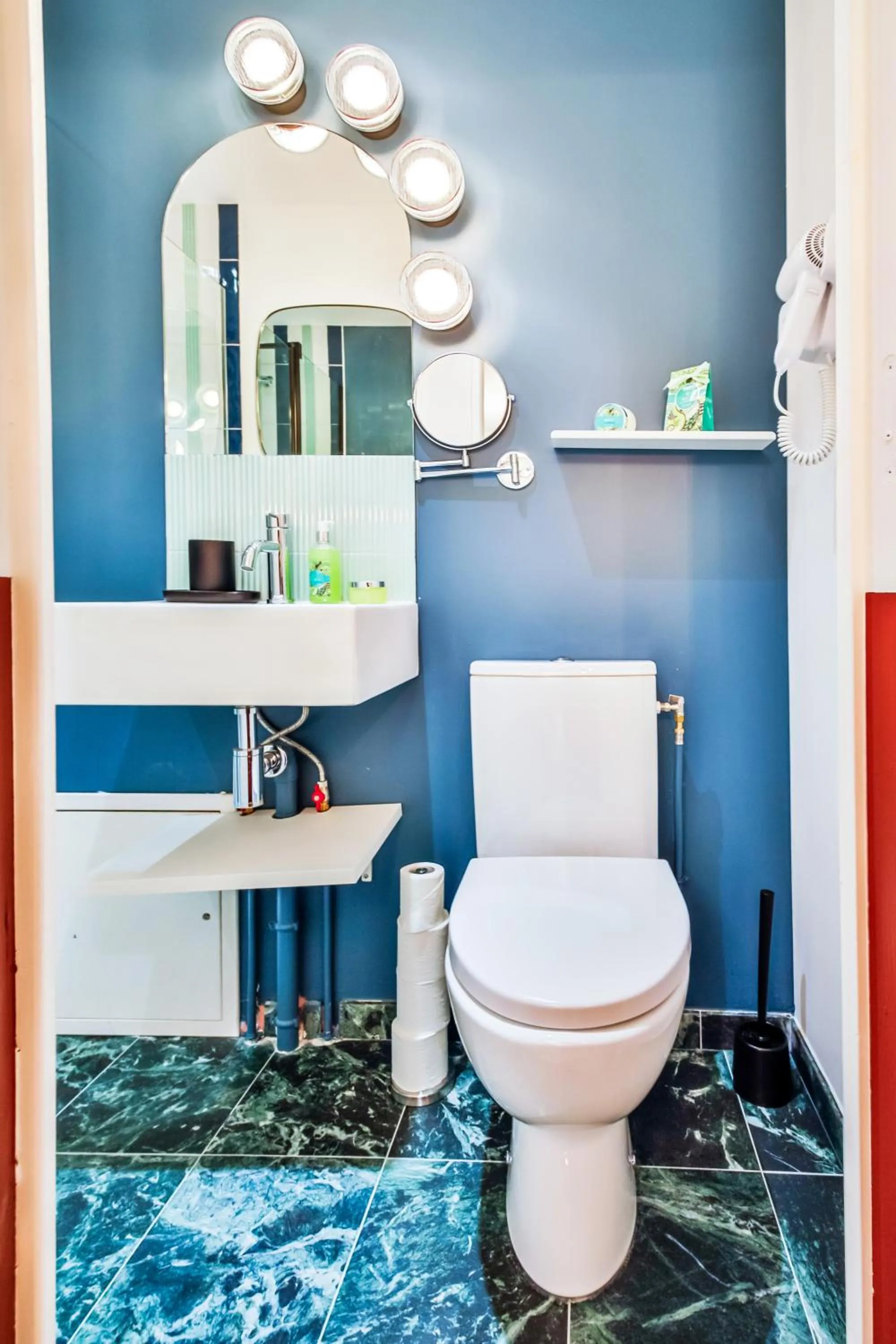 Toilet in WS Molitor - Auteuil