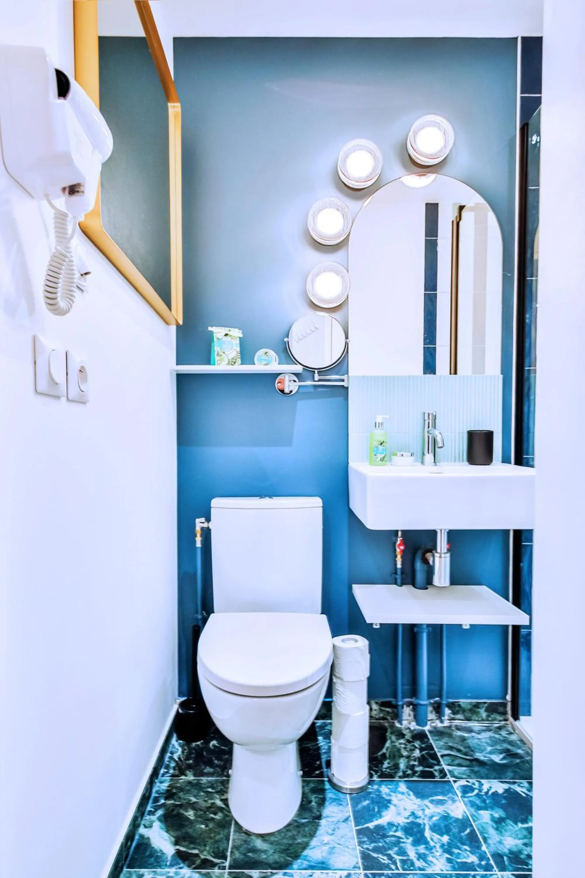 Toilet in WS Molitor - Auteuil