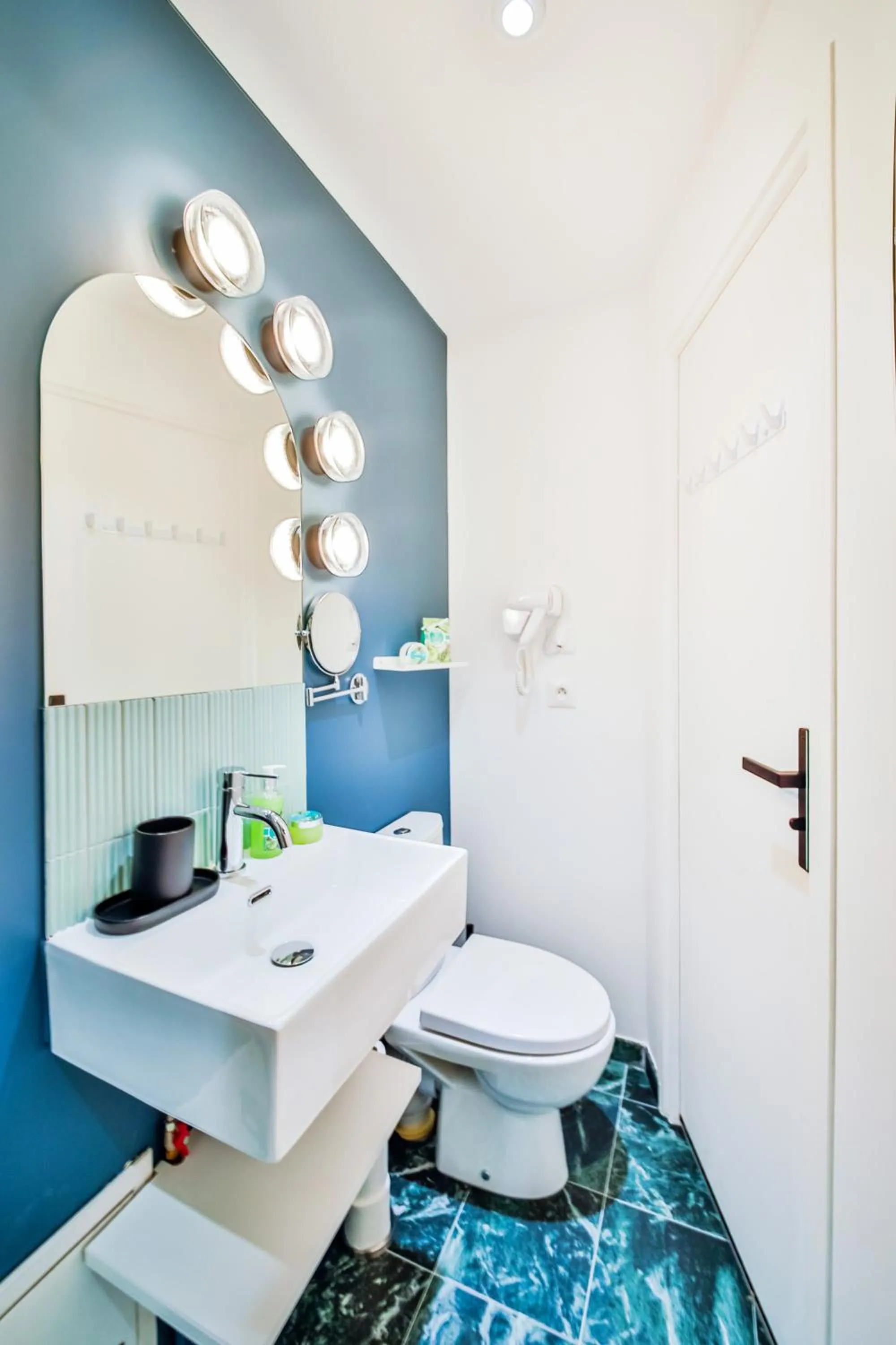 Toilet in WS Molitor - Auteuil