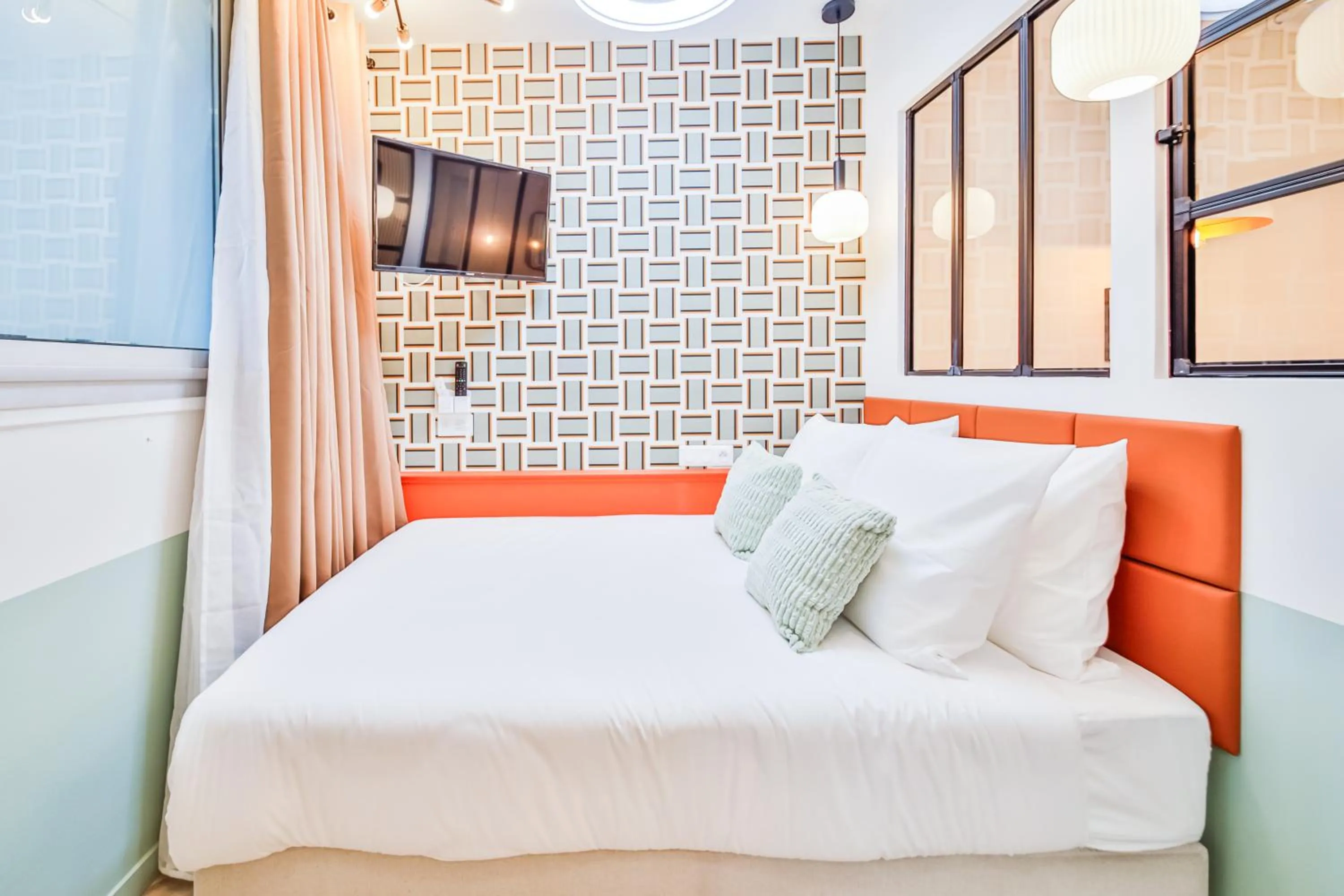 Bed in WS Molitor - Auteuil