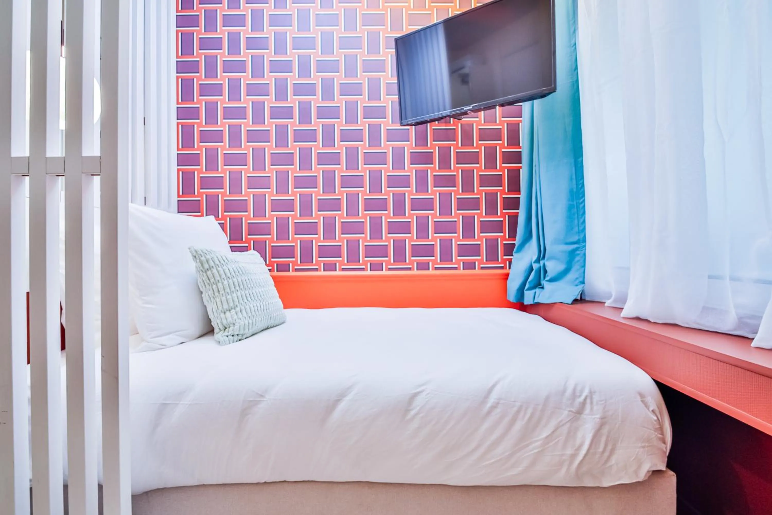 Bed in WS Molitor - Auteuil